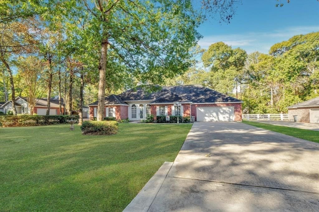 Real estate property located at 904 Carriage Hills, Montgomery, Carriage Hills 01, Conroe, TX, US