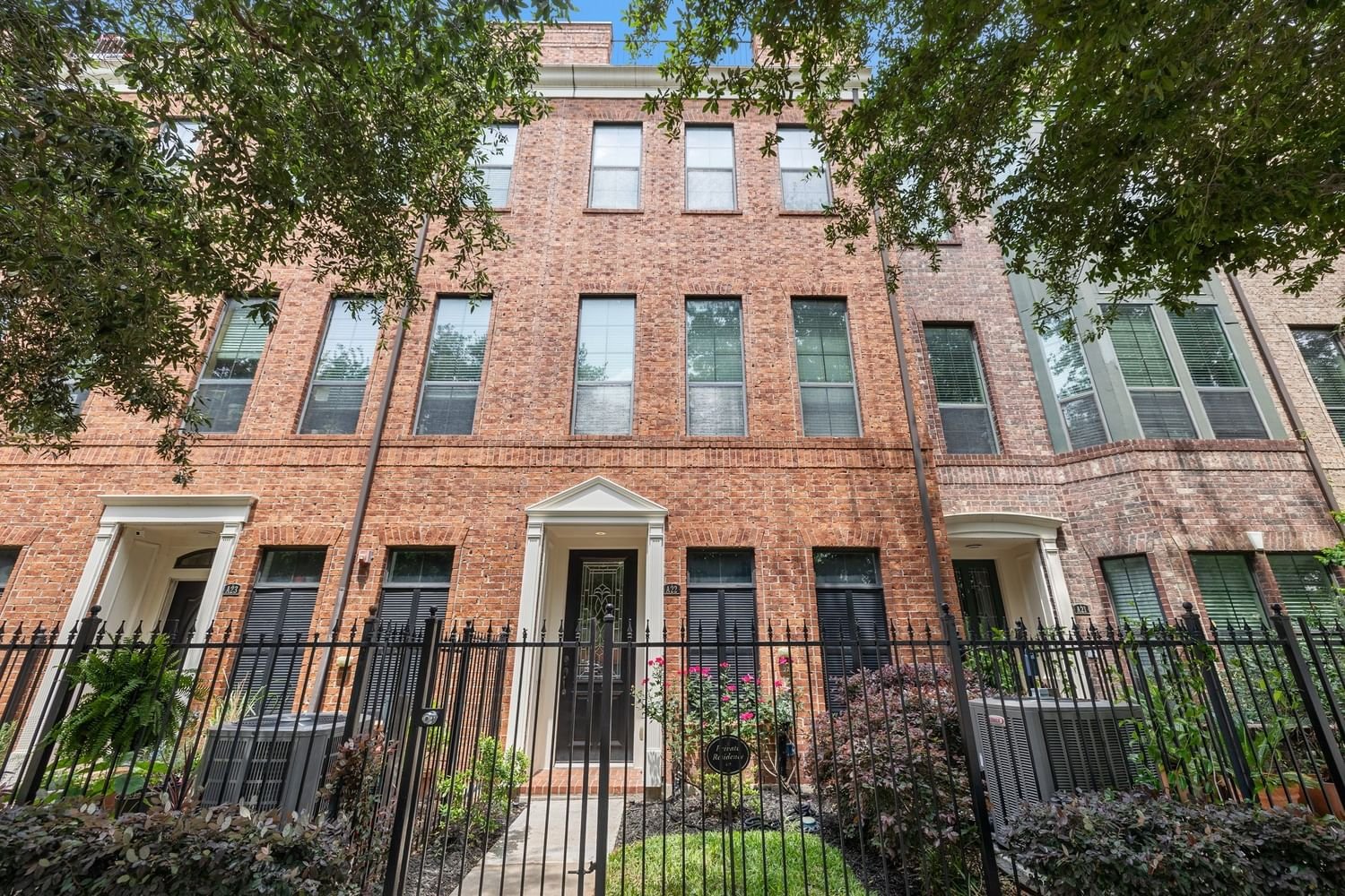 Real estate property located at 2110 Shearn A22, Harris, Sawyer Brownstones Condos, Houston, TX, US