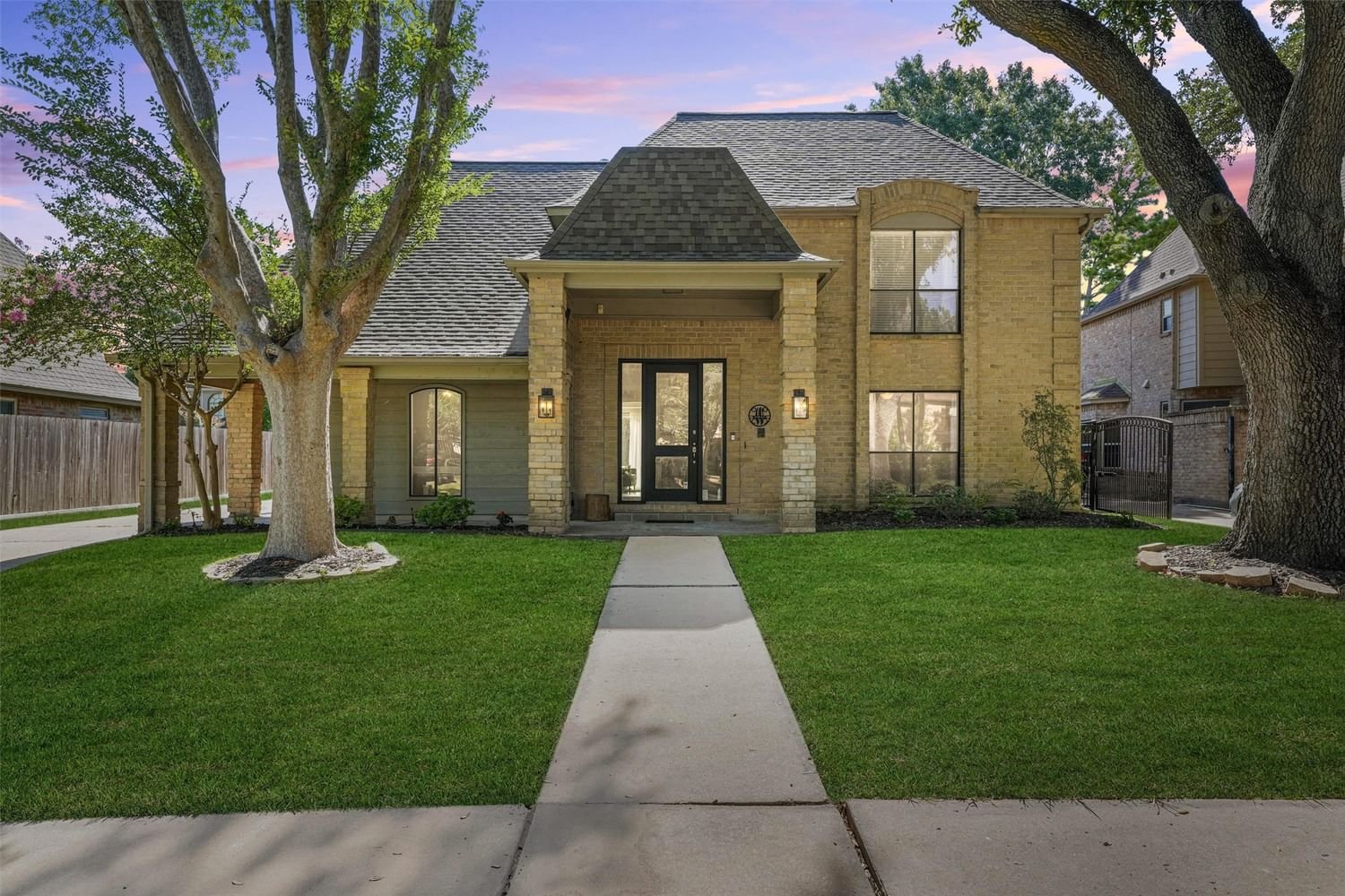 Real estate property located at 2107 Ashgrove, Harris, Houston, TX, US