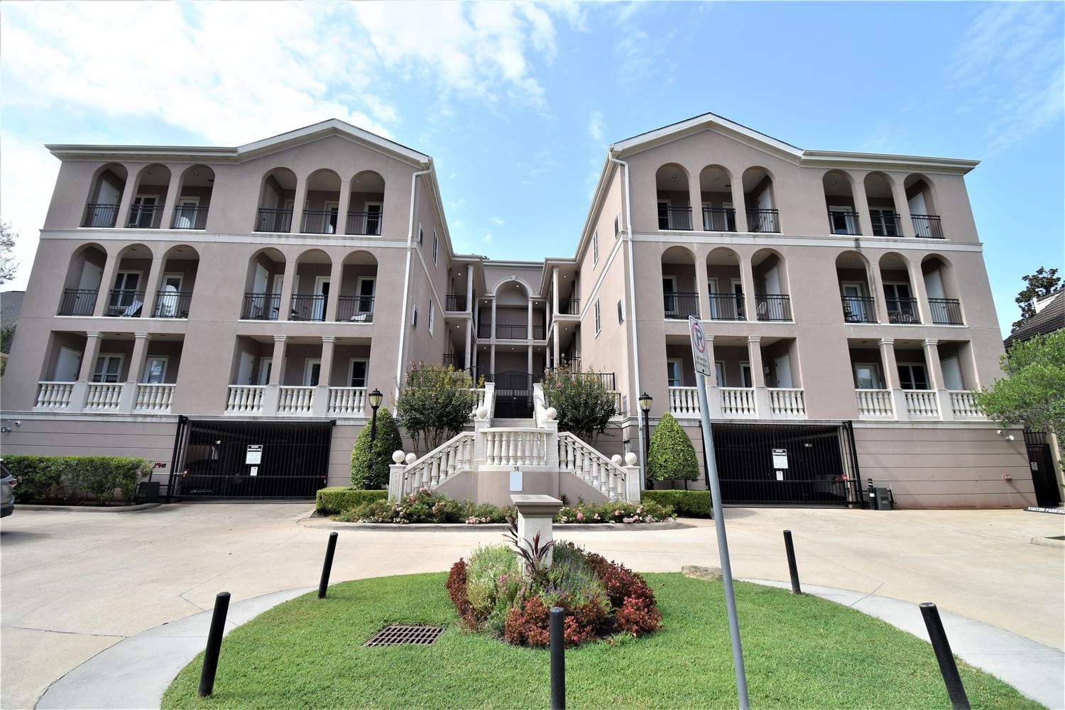 Real estate property located at 58 Briar Hollow #305, Harris, Houston, TX, US