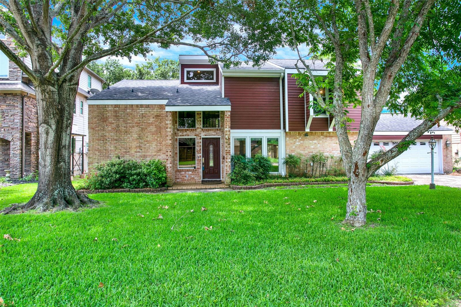 Real estate property located at 123 Woodhaven, Harris, Timber Cove, Taylor Lake Village, TX, US