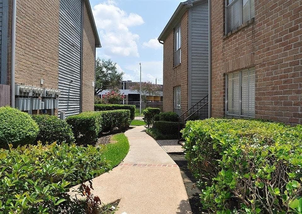 Real estate property located at 9350 Country Creek #24, Harris, Westwood Gardens Condo, Houston, TX, US