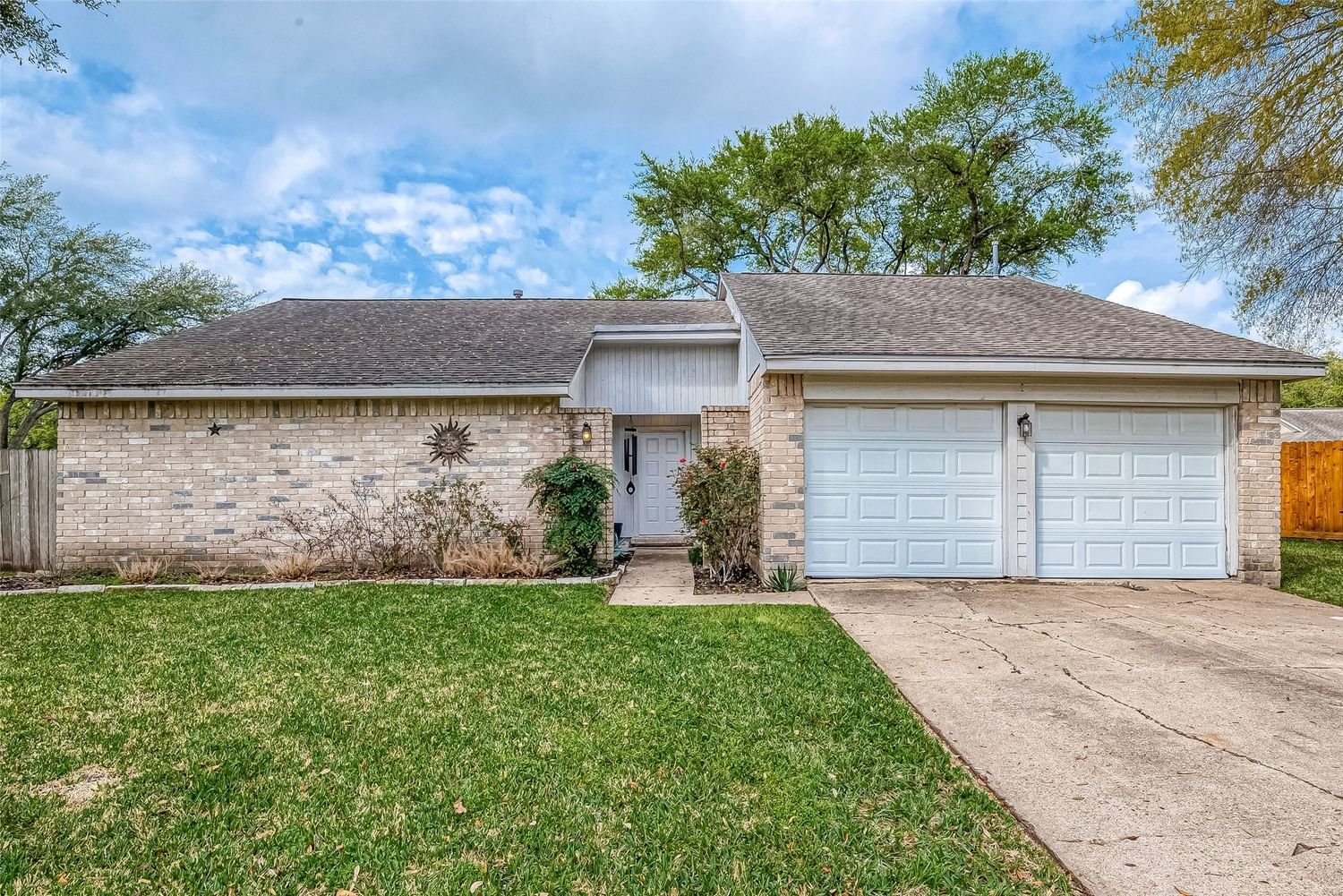 Real estate property located at 14115 Mary Sue, Fort Bend, Ragus Lake Estates Sec 1, Sugar Land, TX, US