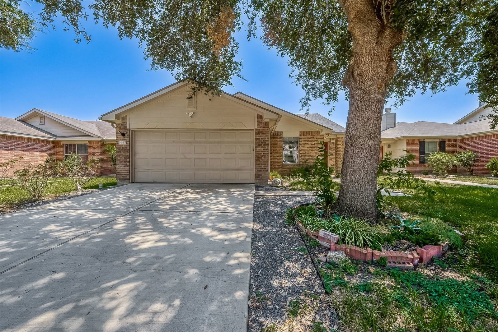 Real estate property located at 9227 Grove Haven, Fort Bend, Kingsbridge Village, Houston, TX, US