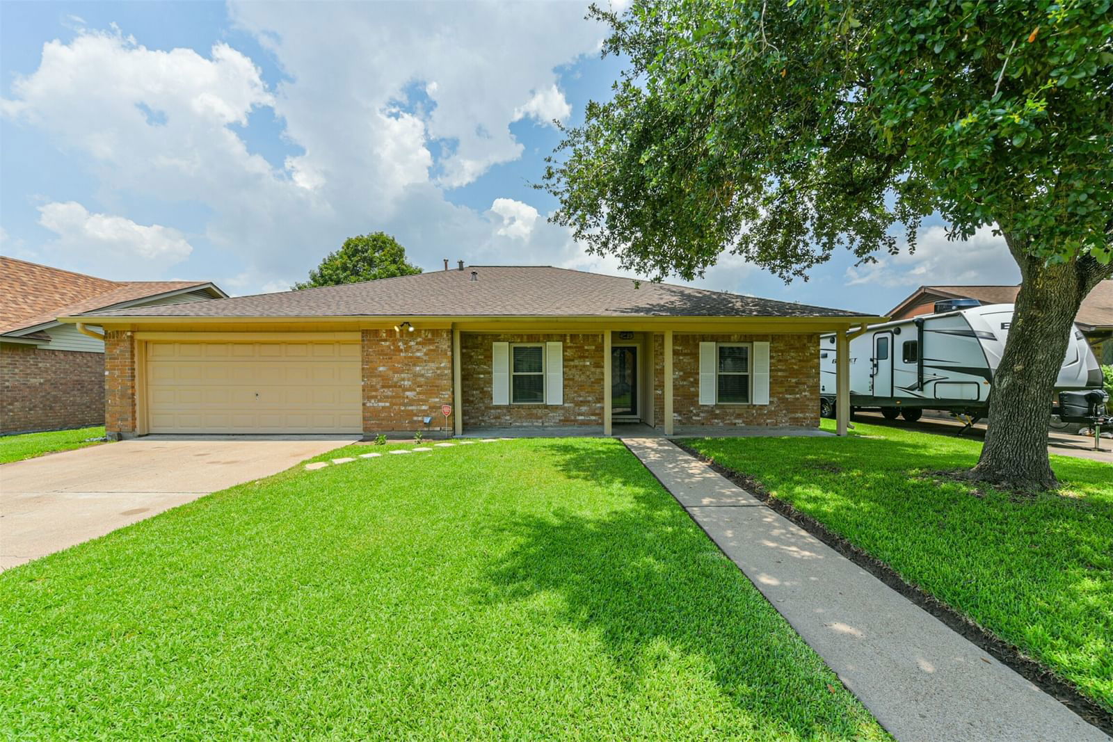 Real estate property located at 302 Tudor, Harris, Regency Park, Deer Park, TX, US