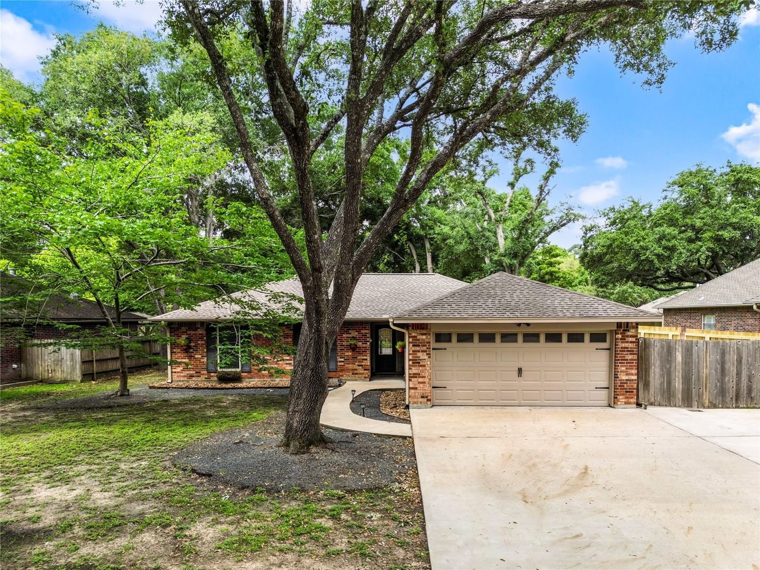 Real estate property located at 112 April Wind, Montgomery, April Sound, Montgomery, TX, US