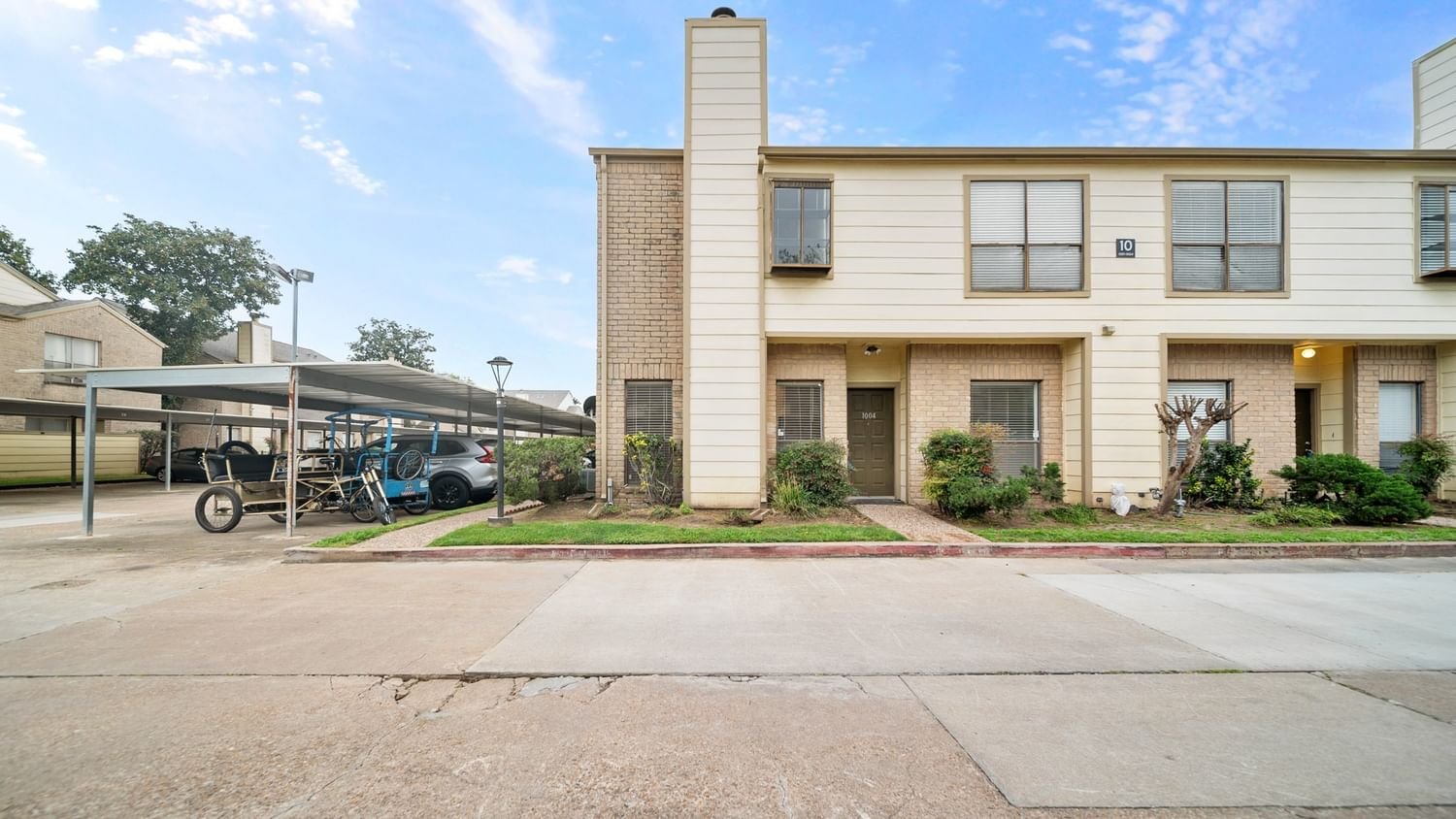 Real estate property located at 8299 Cambridge #1004, Harris, Sherbrooke Square T/H Condo 02, Houston, TX, US