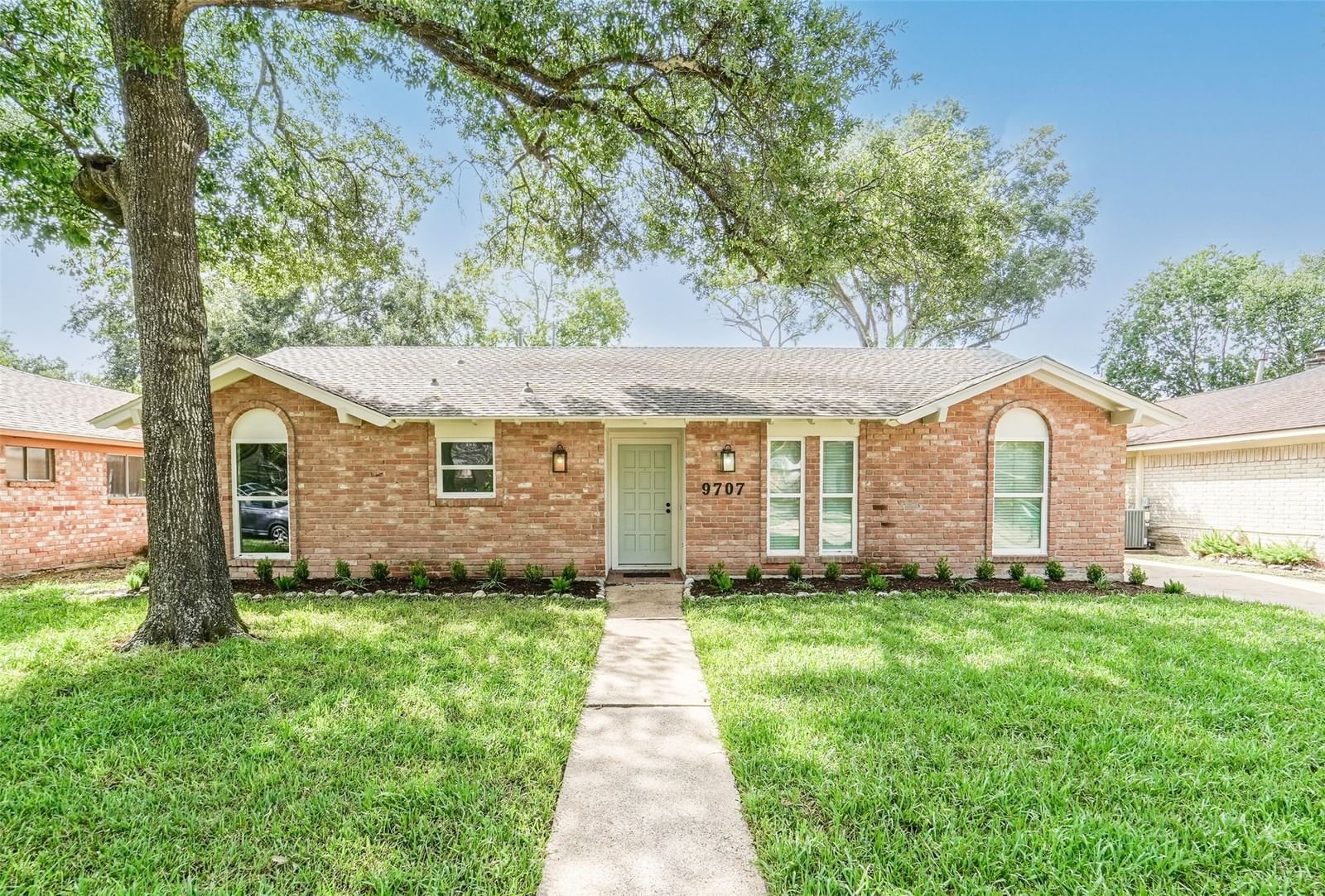 Real estate property located at 9707 Springmont, Harris, Kempwood North, Houston, TX, US
