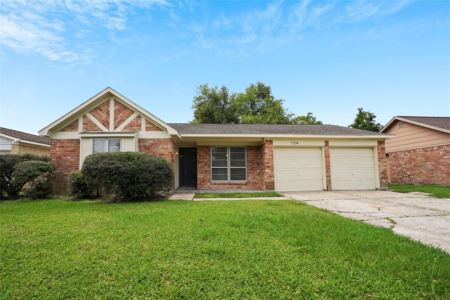 Real estate property located at 124 White Cedar, Harris, Woodforest Sec 22, Houston, TX, US