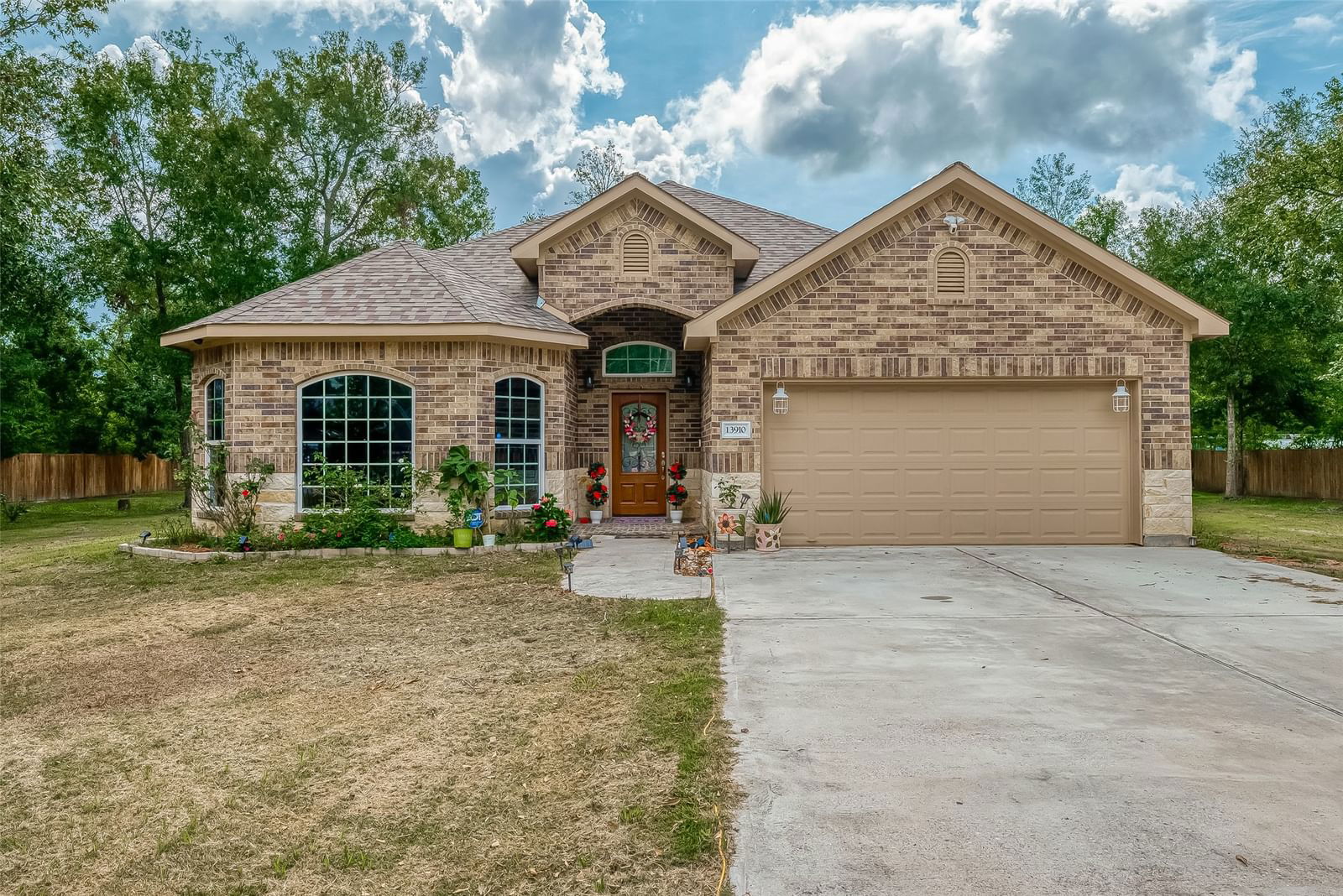 Real estate property located at 13910 Oak Forest, Chambers, Leaning Oaks Sec 2, Dayton, TX, US