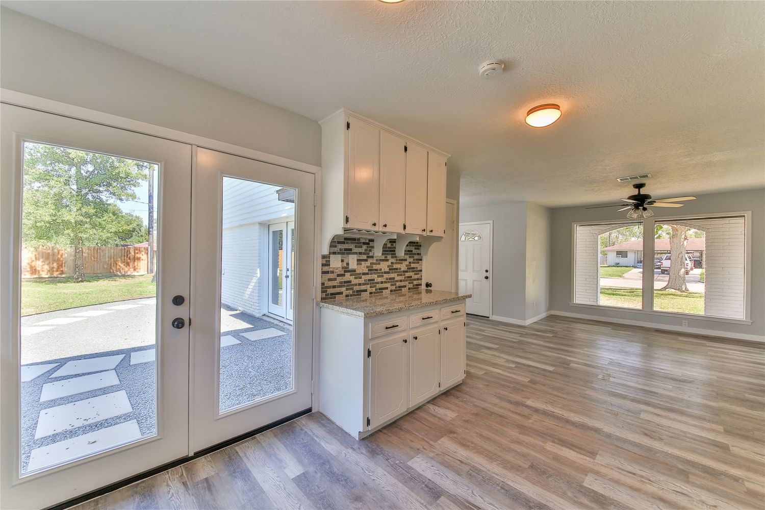 Real estate property located at 1207 E, Harris, La Porte, TX, US