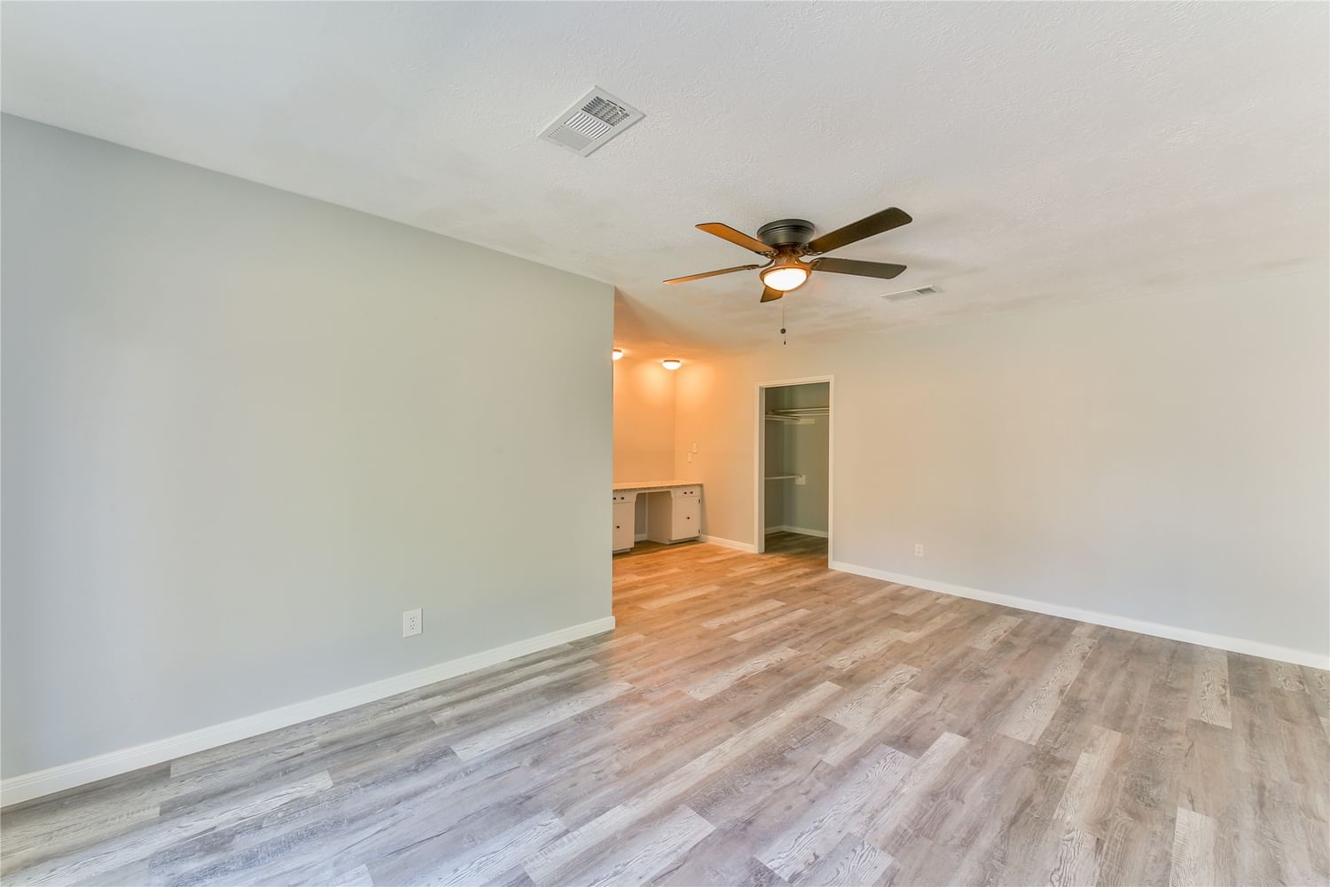 Real estate property located at 1207 E, Harris, La Porte, TX, US