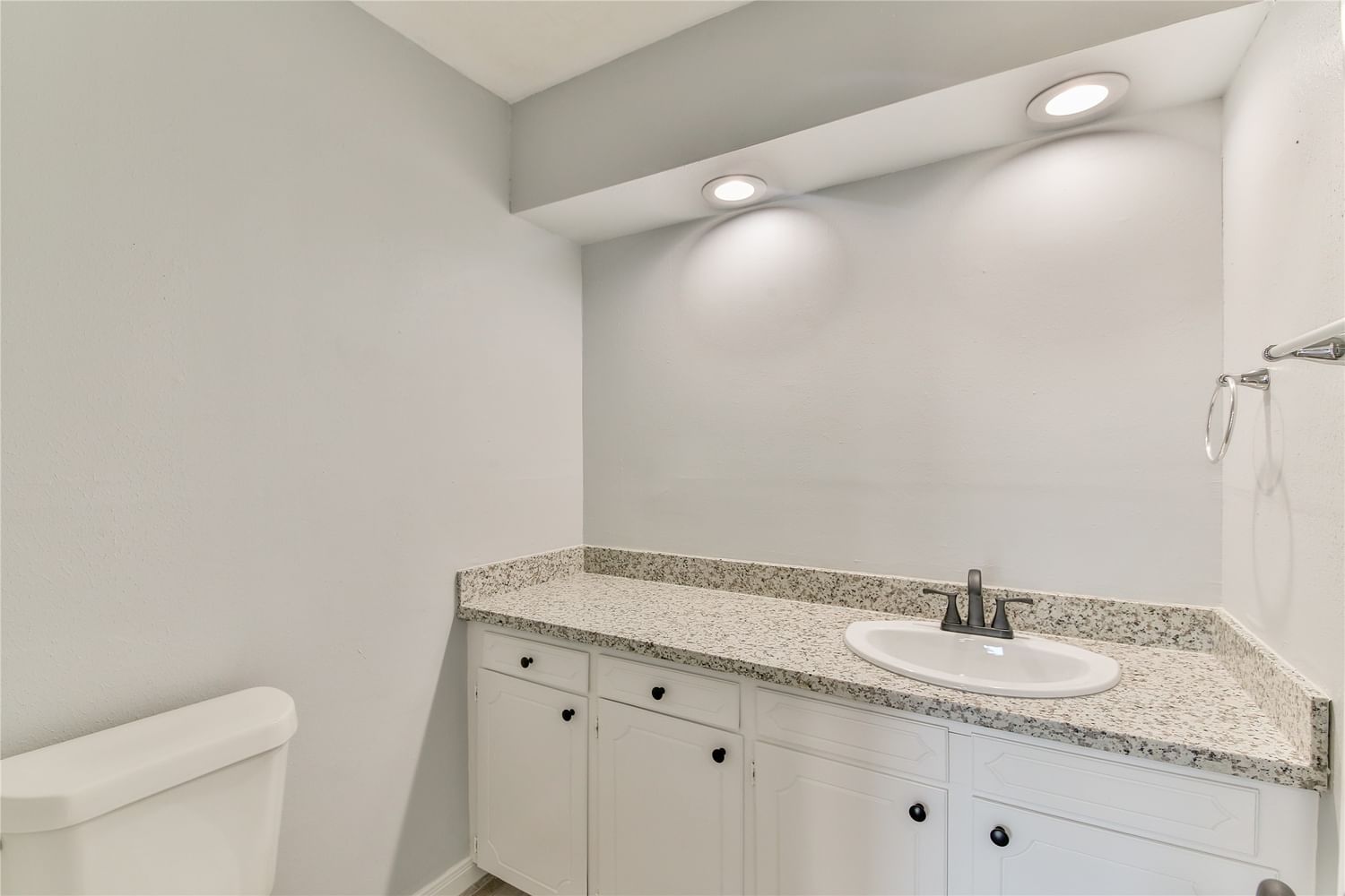 Real estate property located at 1207 E, Harris, La Porte, TX, US