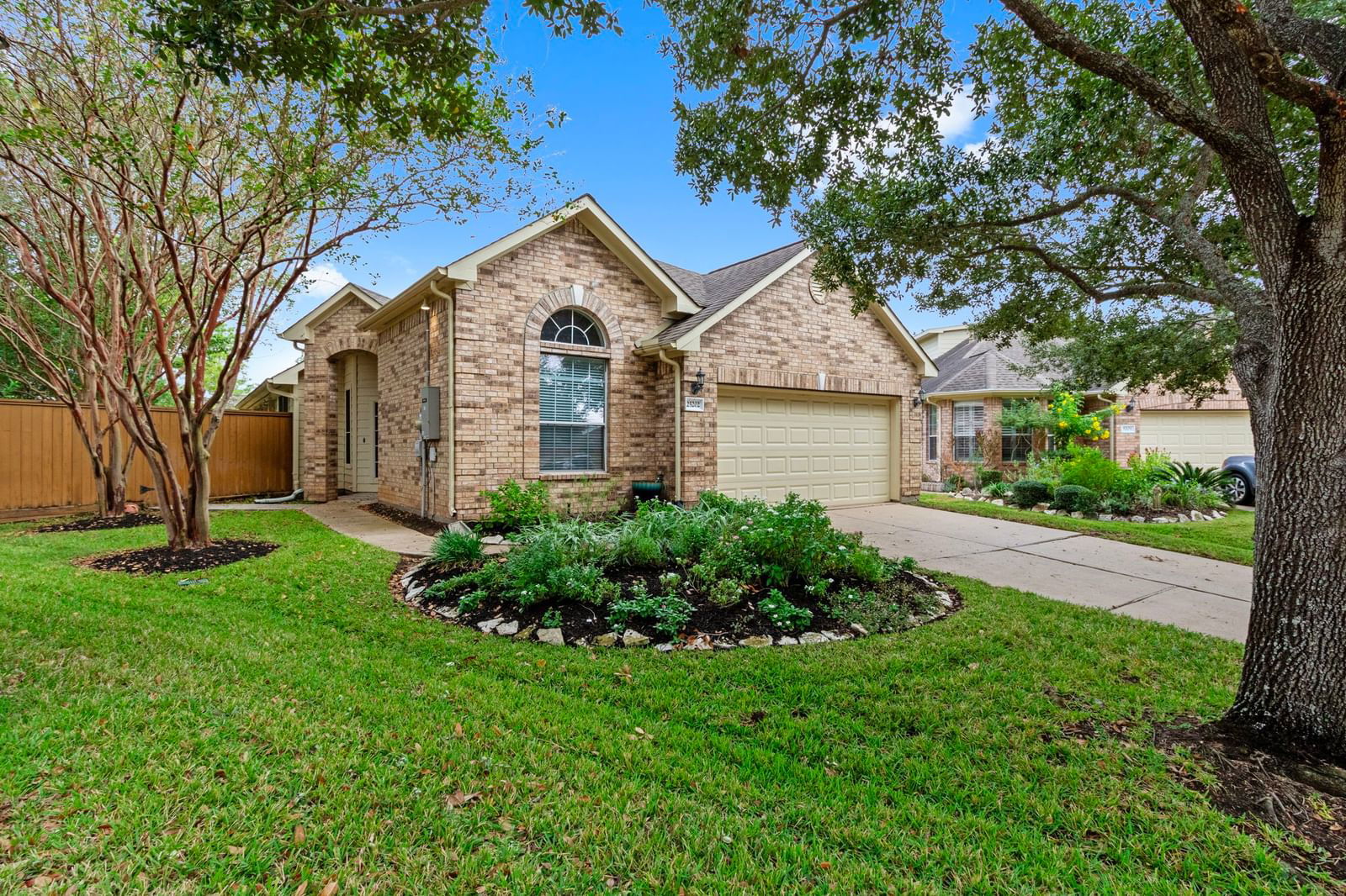 Real estate property located at 25202 Glen Holly, Fort Bend, Heritage Grand, Katy, TX, US