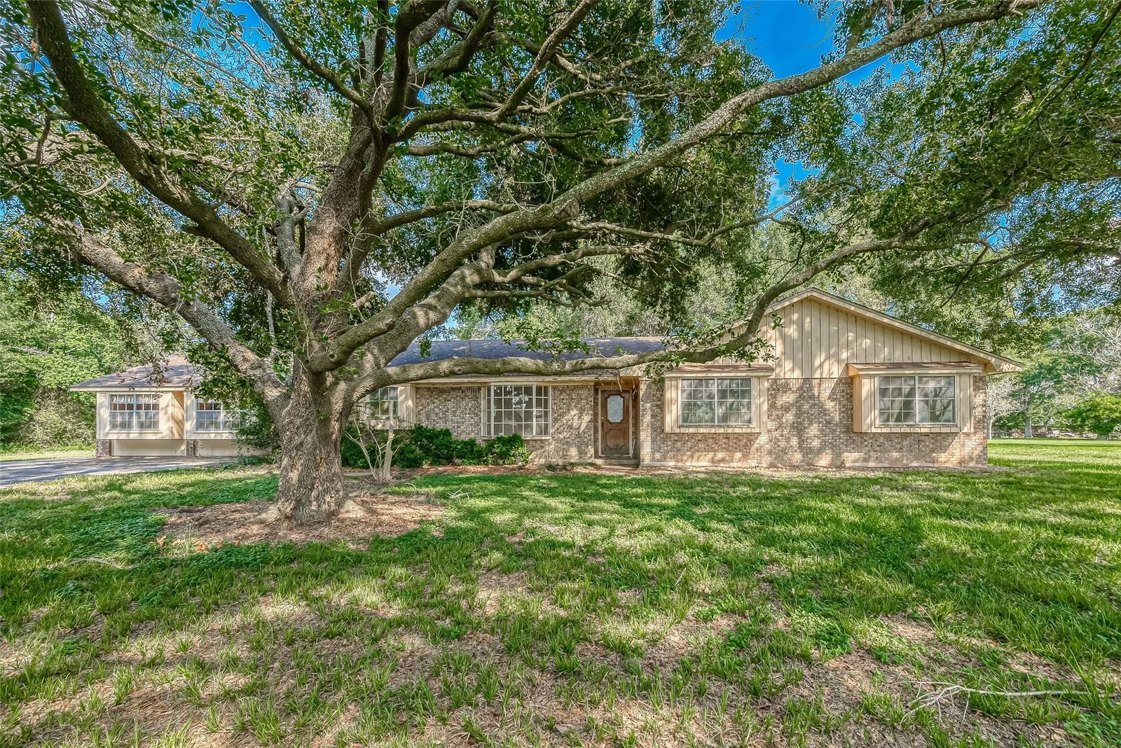 Real estate property located at 11003 Needville Fairchilds, Fort Bend, H & Tc Ry, Needville, TX, US