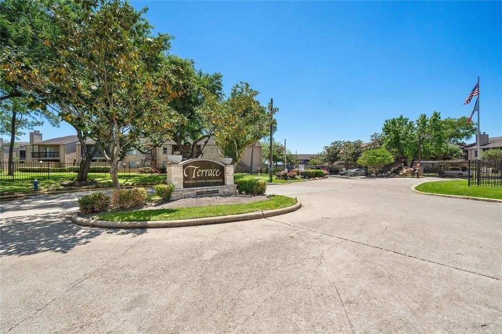 Real estate property located at 10555 Turtlewood #804, Harris, Houston, TX, US