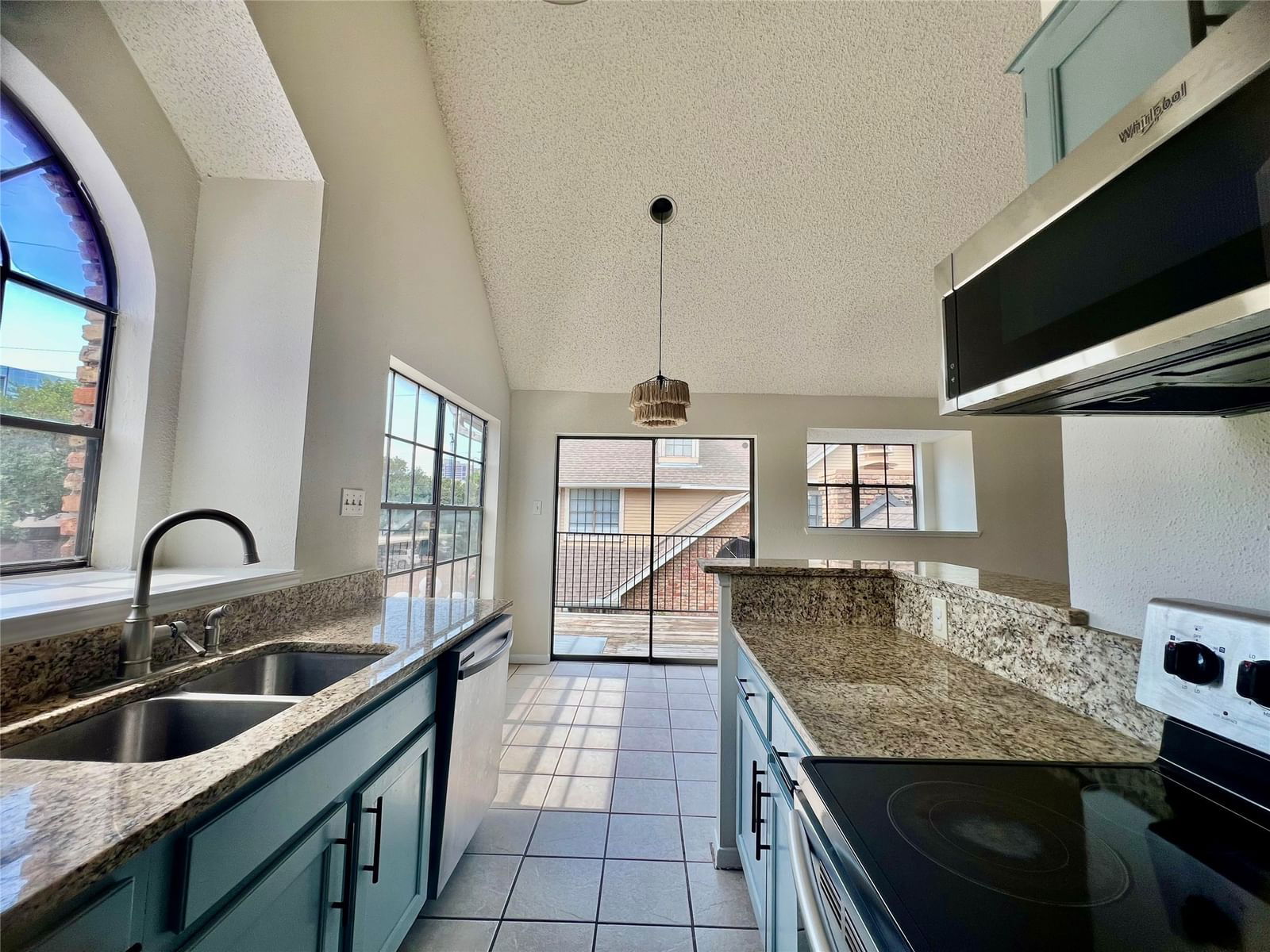 Real estate property located at 2300 Old Spanish #2033, Harris, Riverwalk Condo Ph 01, Houston, TX, US