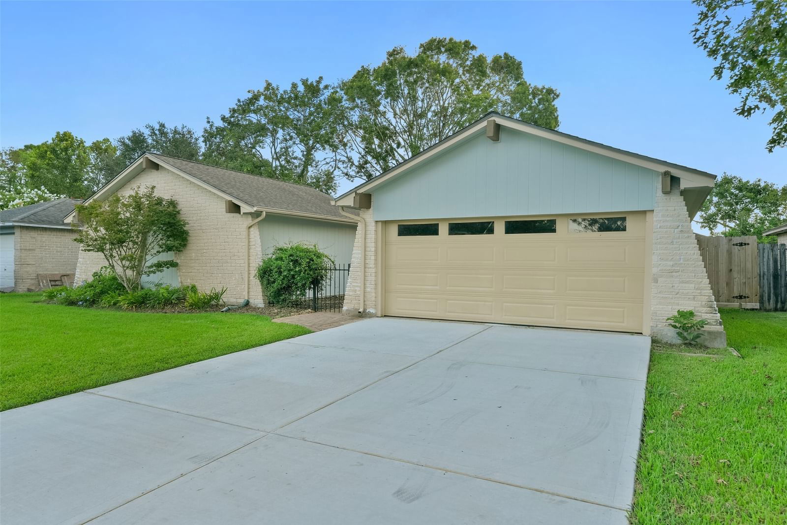 Real estate property located at 16214 Barcelona, Harris, Wedgewood Village Sec 05, Friendswood, TX, US