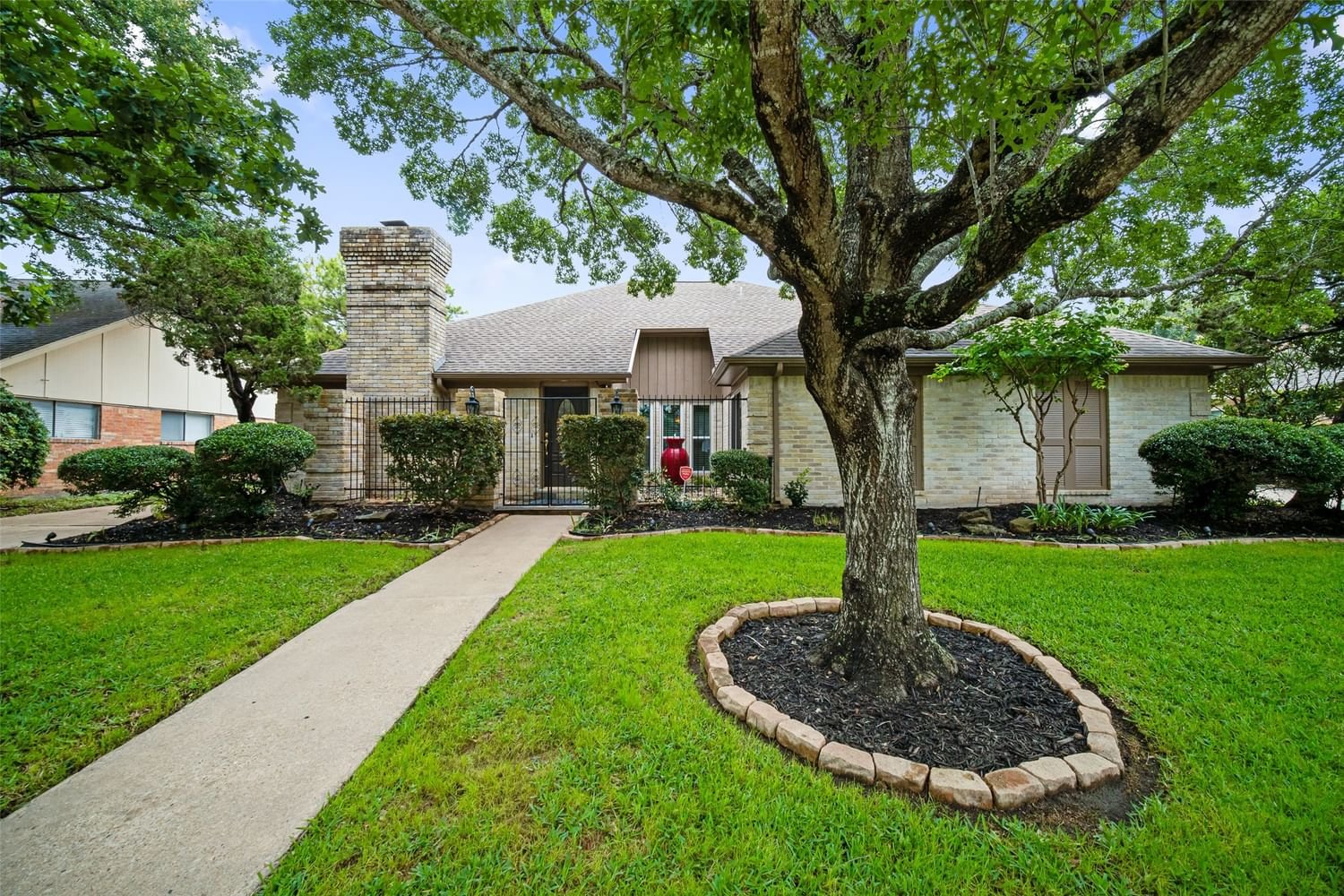 Real estate property located at 8814 Tavistock, Harris, Glenshire, Houston, TX, US