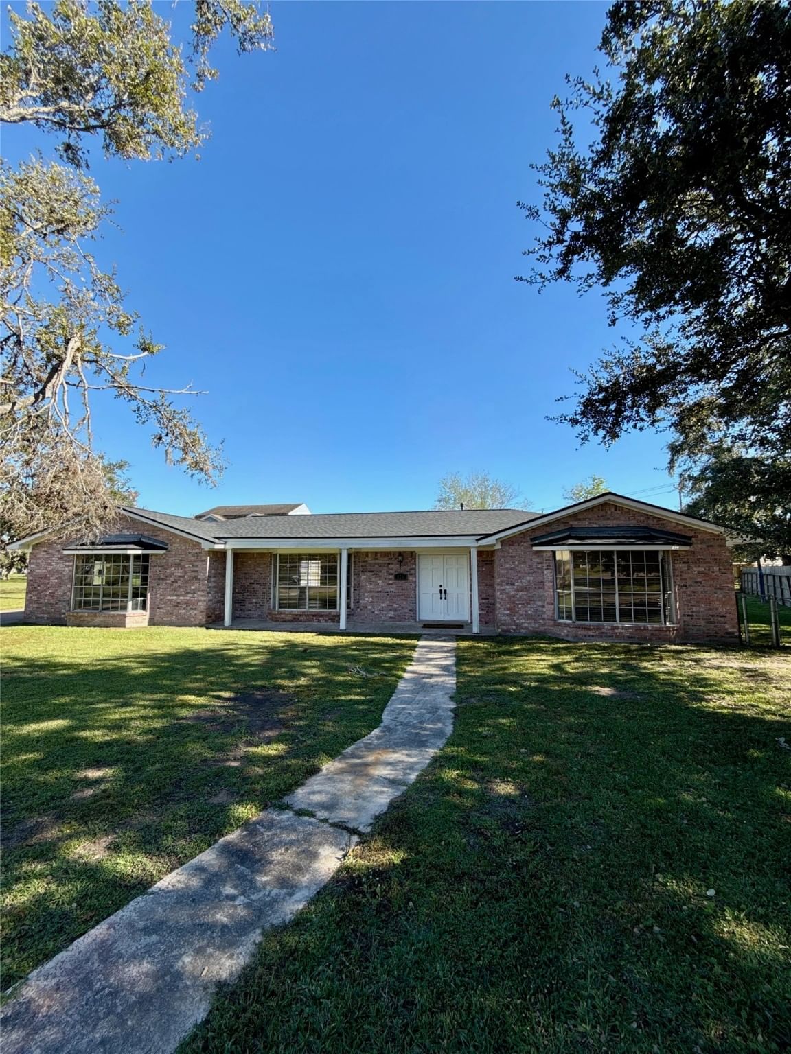 Real estate property located at 125 Spruce, Brazoria, Inwood Lake Jackson, Lake Jackson, TX, US