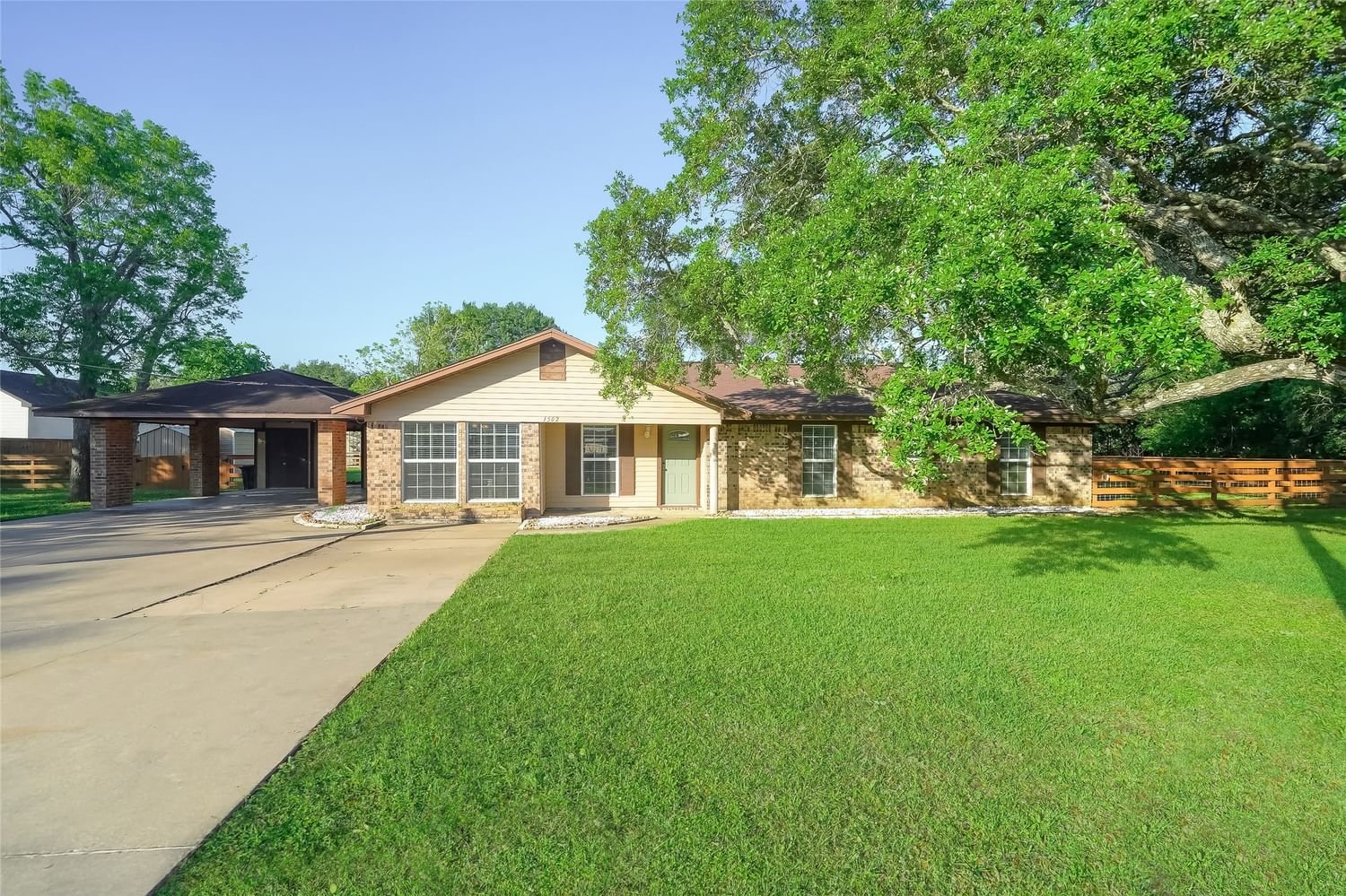 Real estate property located at 1502 Avenue G, Brazoria, Danbury, Danbury, TX, US