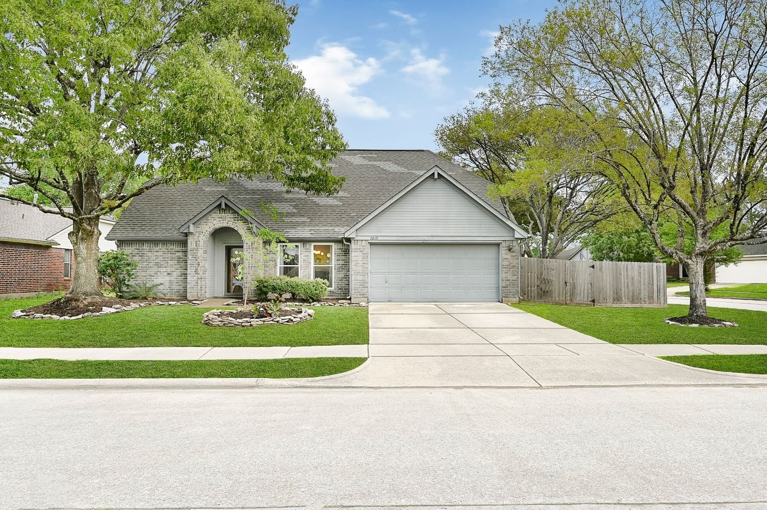Real estate property located at 15839 Constitution, Harris, Heritage Park Sec 11 Rep, Friendswood, TX, US