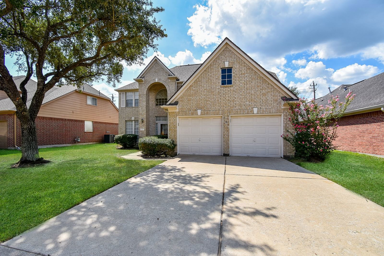 Real estate property located at 2327 Parkhaven, Fort Bend, Barrington Place Sec 5-B, Sugar Land, TX, US