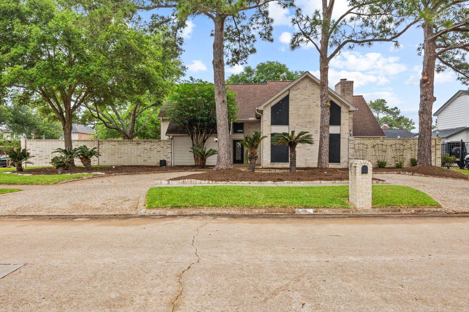 Real estate property located at 2411 Golfcrest, Harris, Green Tee Terrace Sec 02, Pearland, TX, US