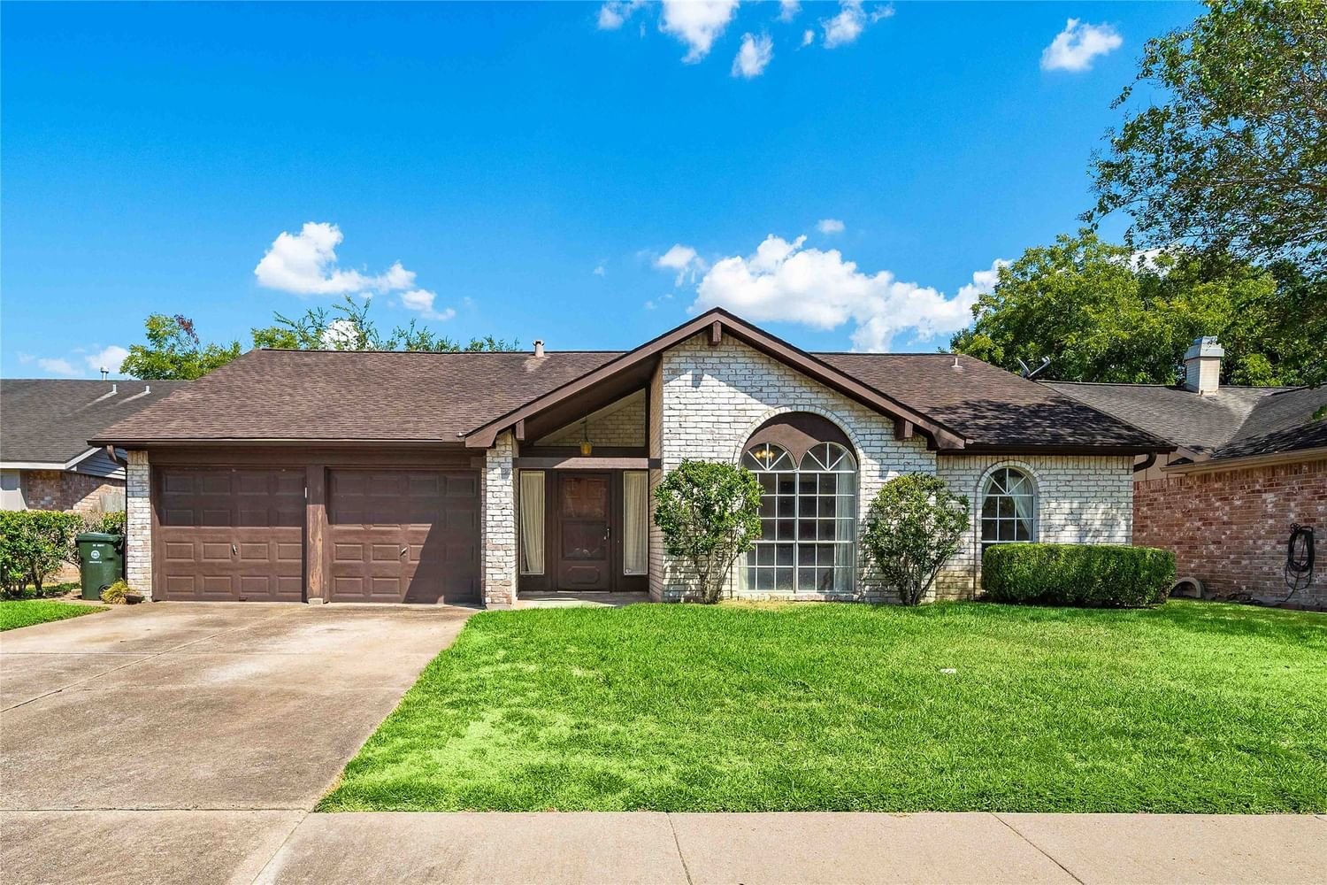 Real estate property located at 1122 Fairacres Drive, Fort Bend, Sugar Land, TX, US