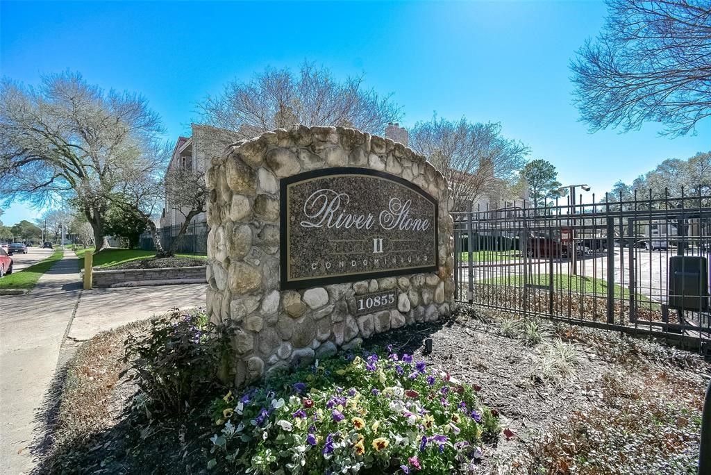 Real estate property located at 10855 Meadowglen #1011, Harris, Houston, TX, US