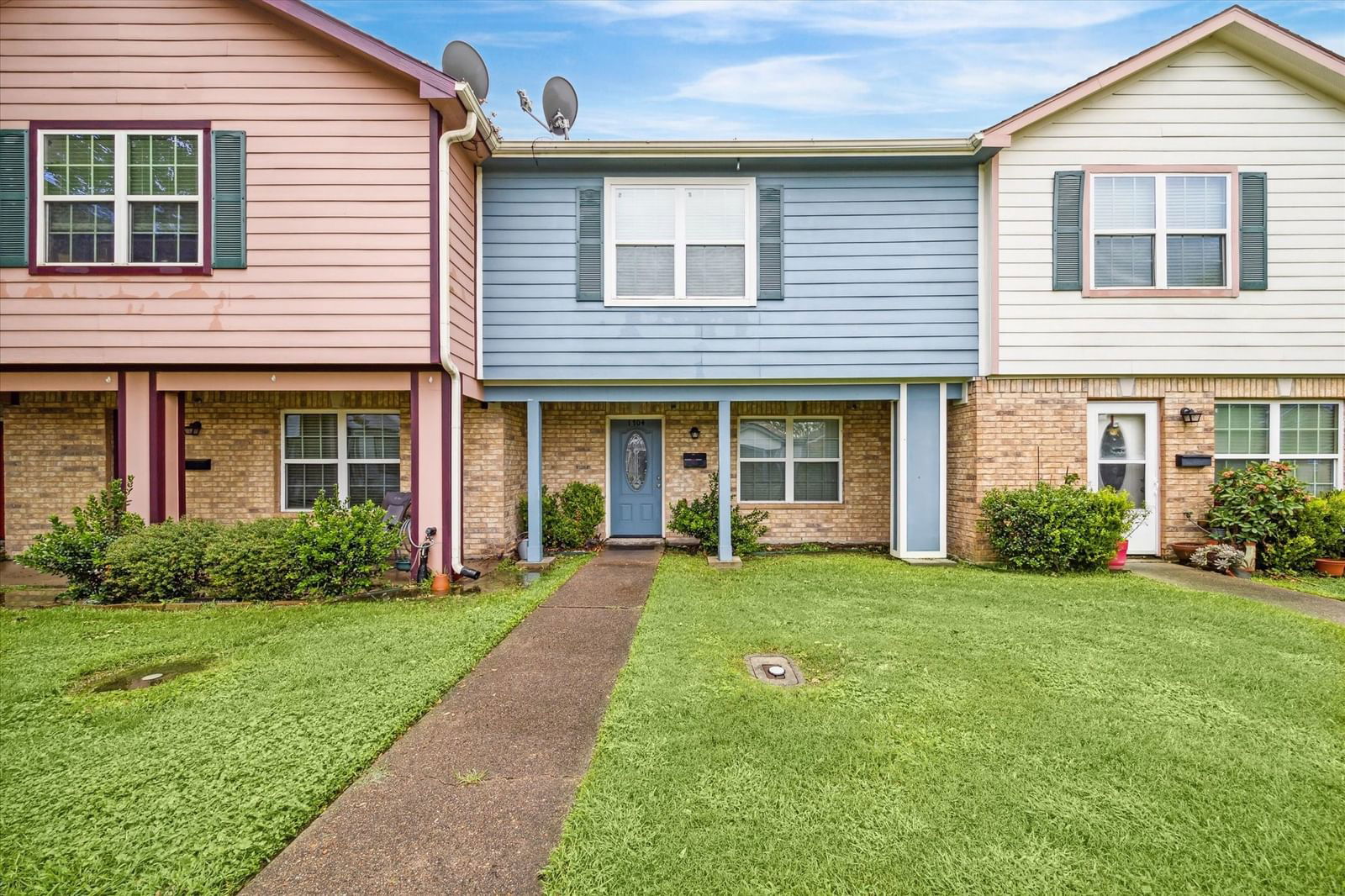 Real estate property located at 1704 Doyle #2, Harris, Bowling Green T/H, Pasadena, TX, US