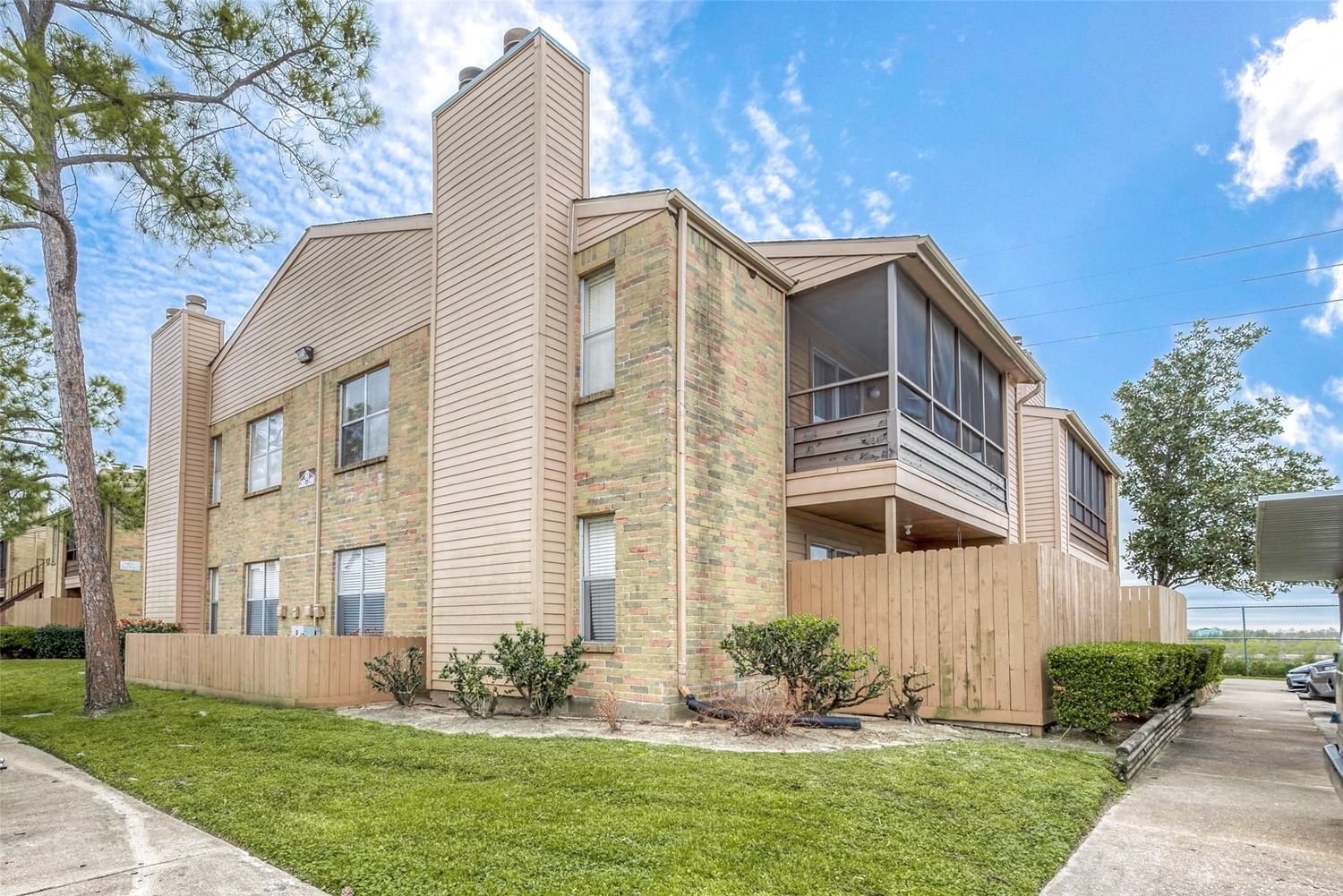 Real estate property located at 10555 Turtlewood #1903, Harris, Terrace Condo Ph 04, Houston, TX, US