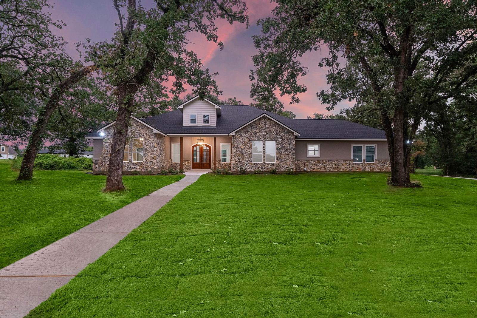 Real estate property located at 220 Hogan, Waller, Legendary Oaks, Hempstead, TX, US