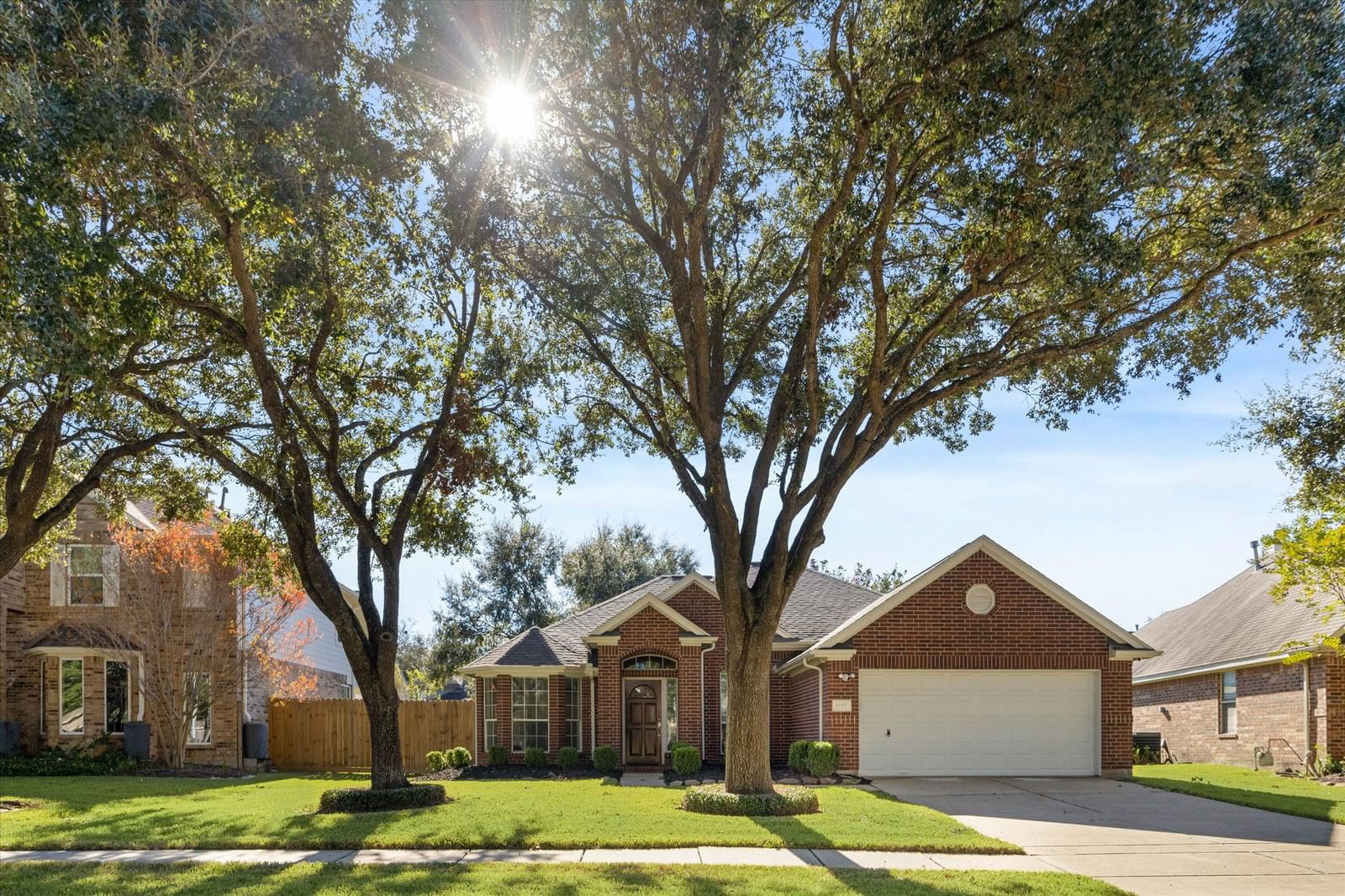 Real estate property located at 12207 Green Trails, Fort Bend, Grove West Sec 1, Stafford, TX, US