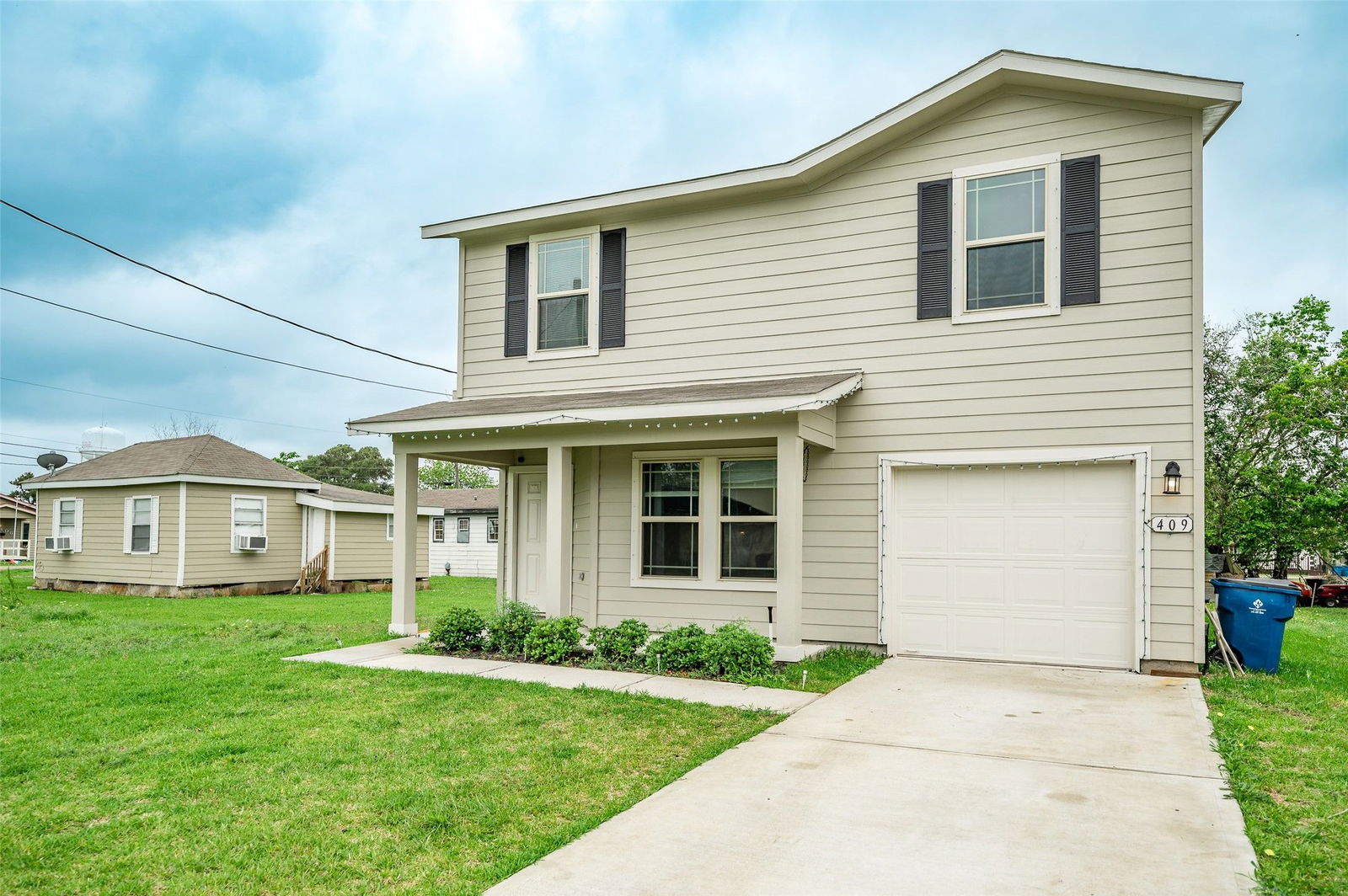 Real estate property located at 409 Snow, Brazoria, West Columbia, TX, US