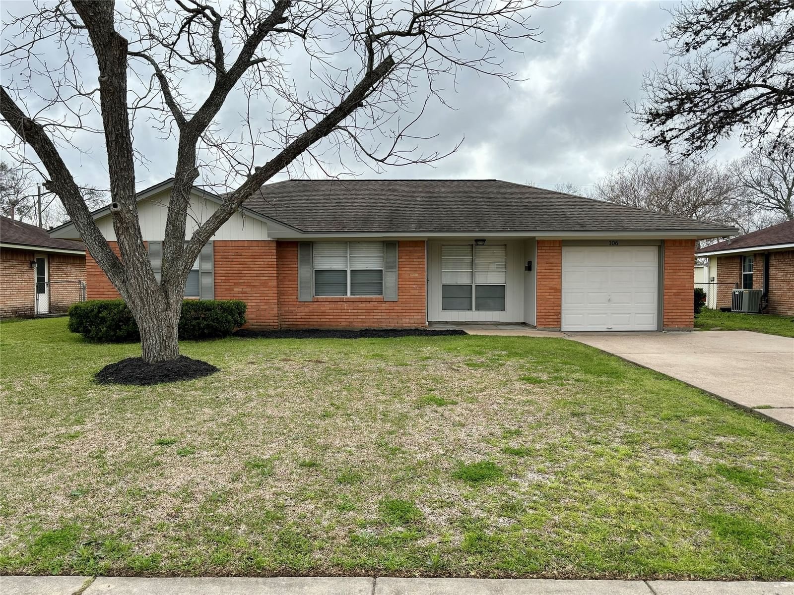 Real estate property located at 106 Walnut, Brazoria, Area B-C-D-E-G-H-J-K-L Etc La, Lake Jackson, TX, US