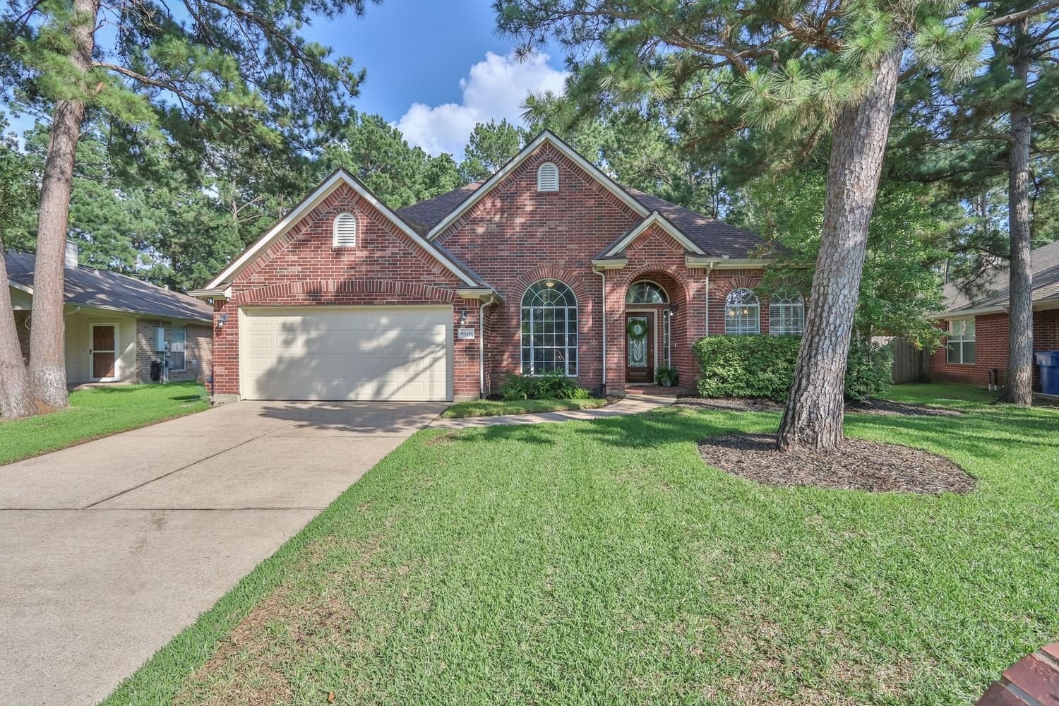 Real estate property located at 8526 Silver Lure, Harris, Walden On Lake Houston Ph 05, Humble, TX, US