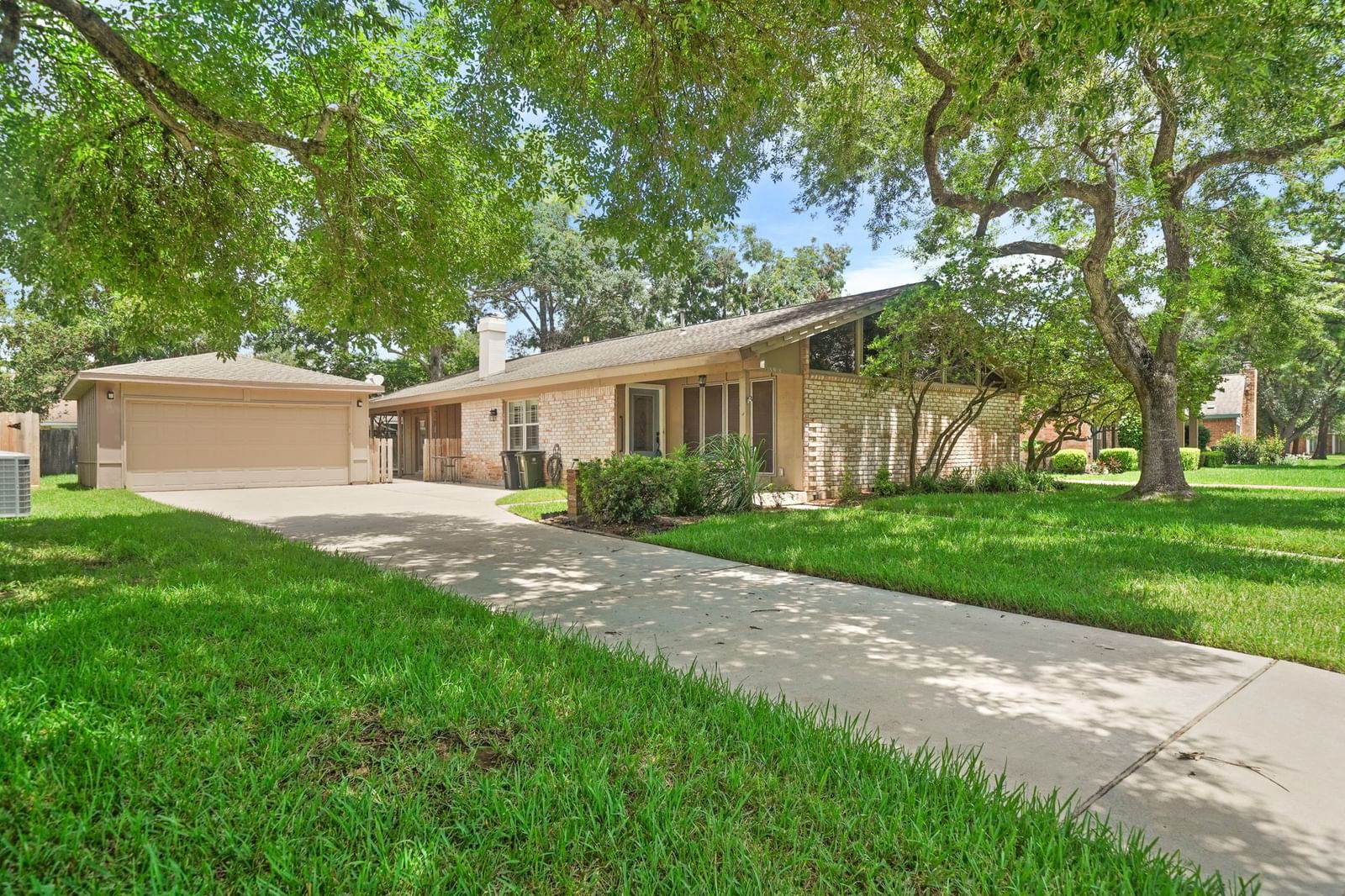 Real estate property located at 13918 Vinehill, Fort Bend, Covington Woods, Sugar Land, TX, US