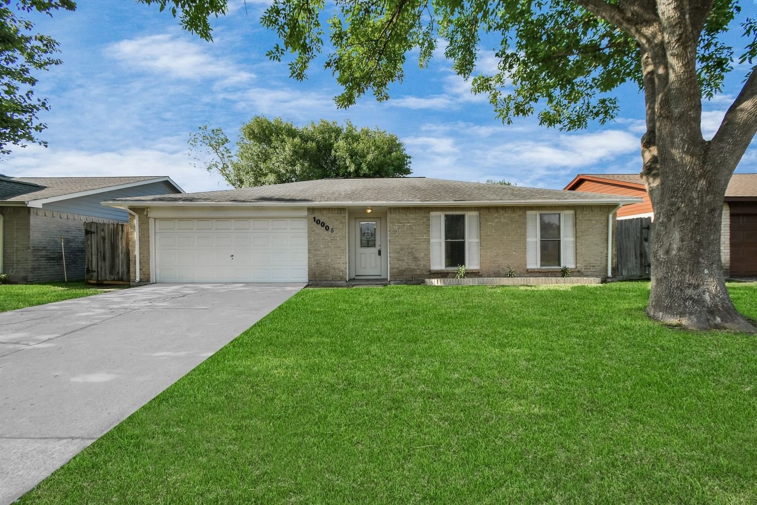 Real estate property located at 10005 Blue Bird, Harris, Meadowcrest Sec 02, La Porte, TX, US