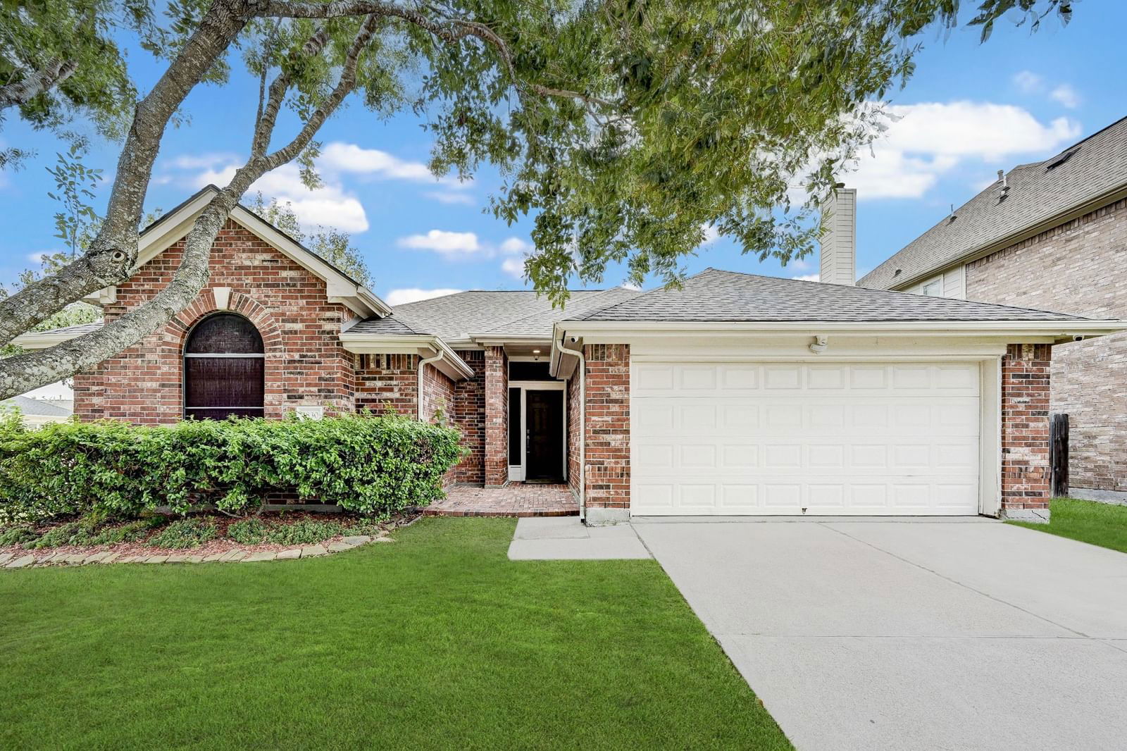 Real estate property located at 1830 Pinewood Court, Harris, Country Club Cove, Baytown, TX, US