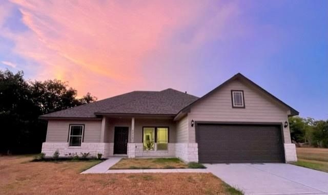 Real estate property located at 209 Crestview, Brazoria, Columbia Lakes Sec 1-2-3-4-5, West Columbia, TX, US