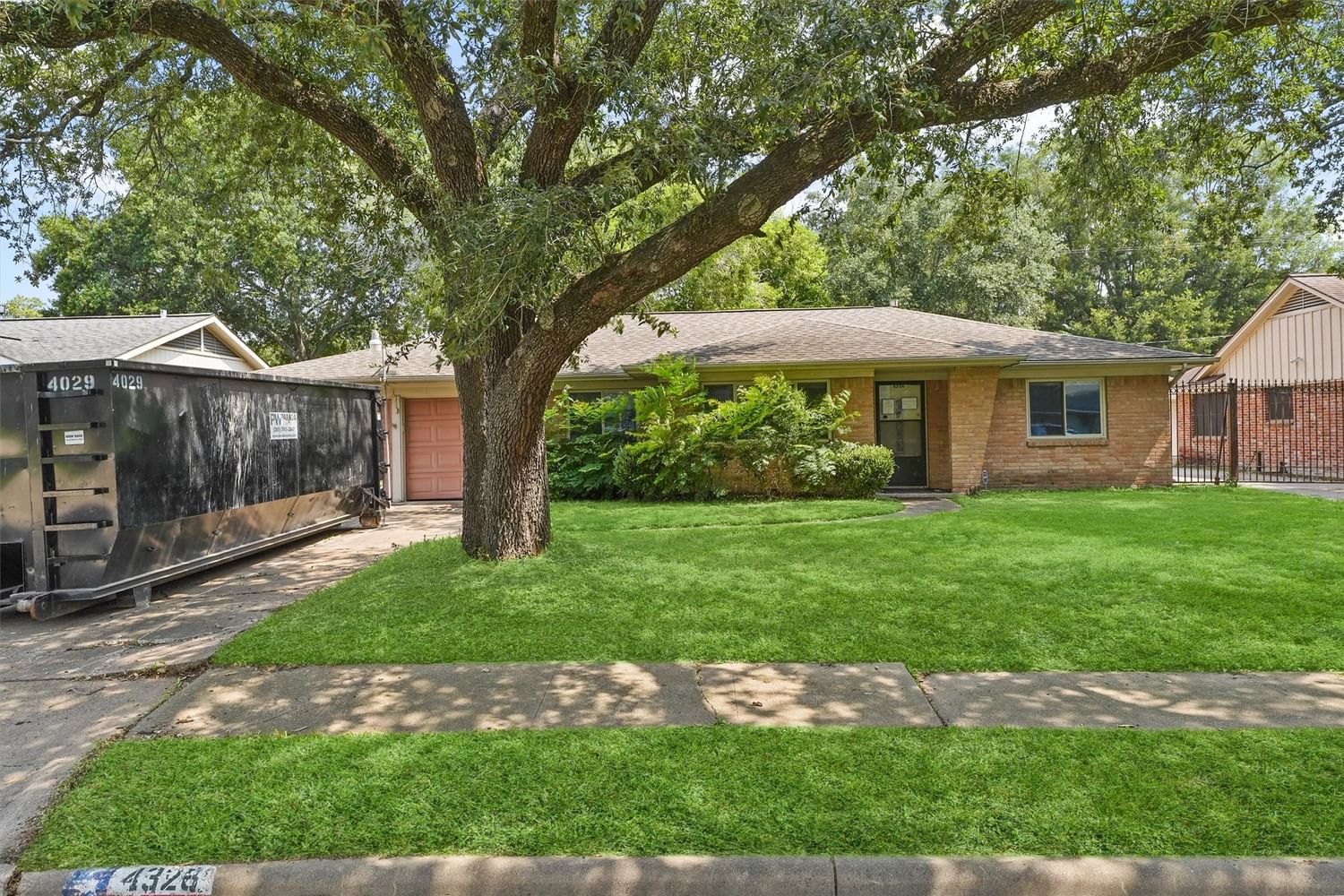 Real estate property located at 4326 Hummingbird, Harris, Willowbrook Sec 02, Houston, TX, US