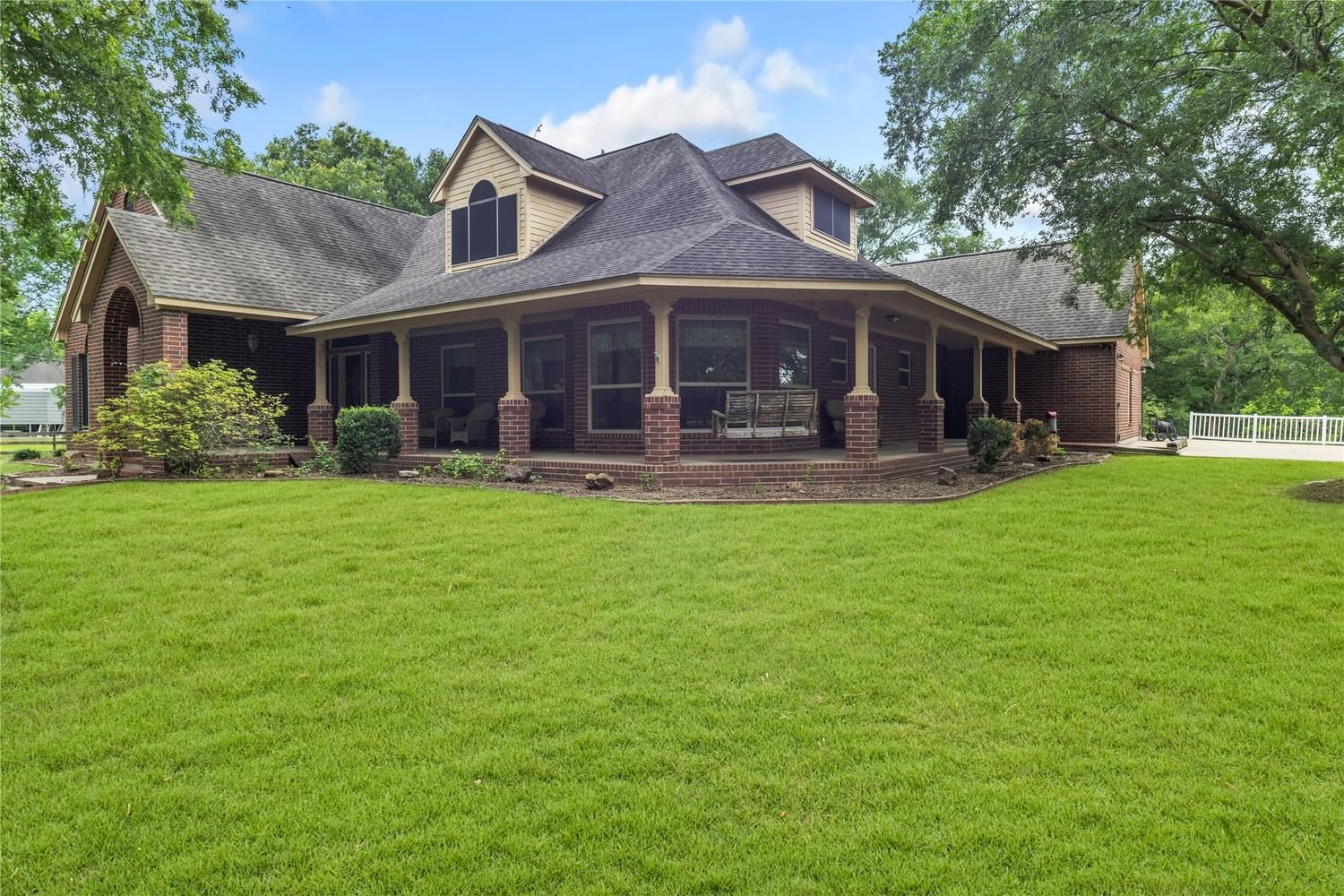 Real estate property located at 1220 Chocolate Bayou, Brazoria, Whispering Pines Sub, Alvin, TX, US