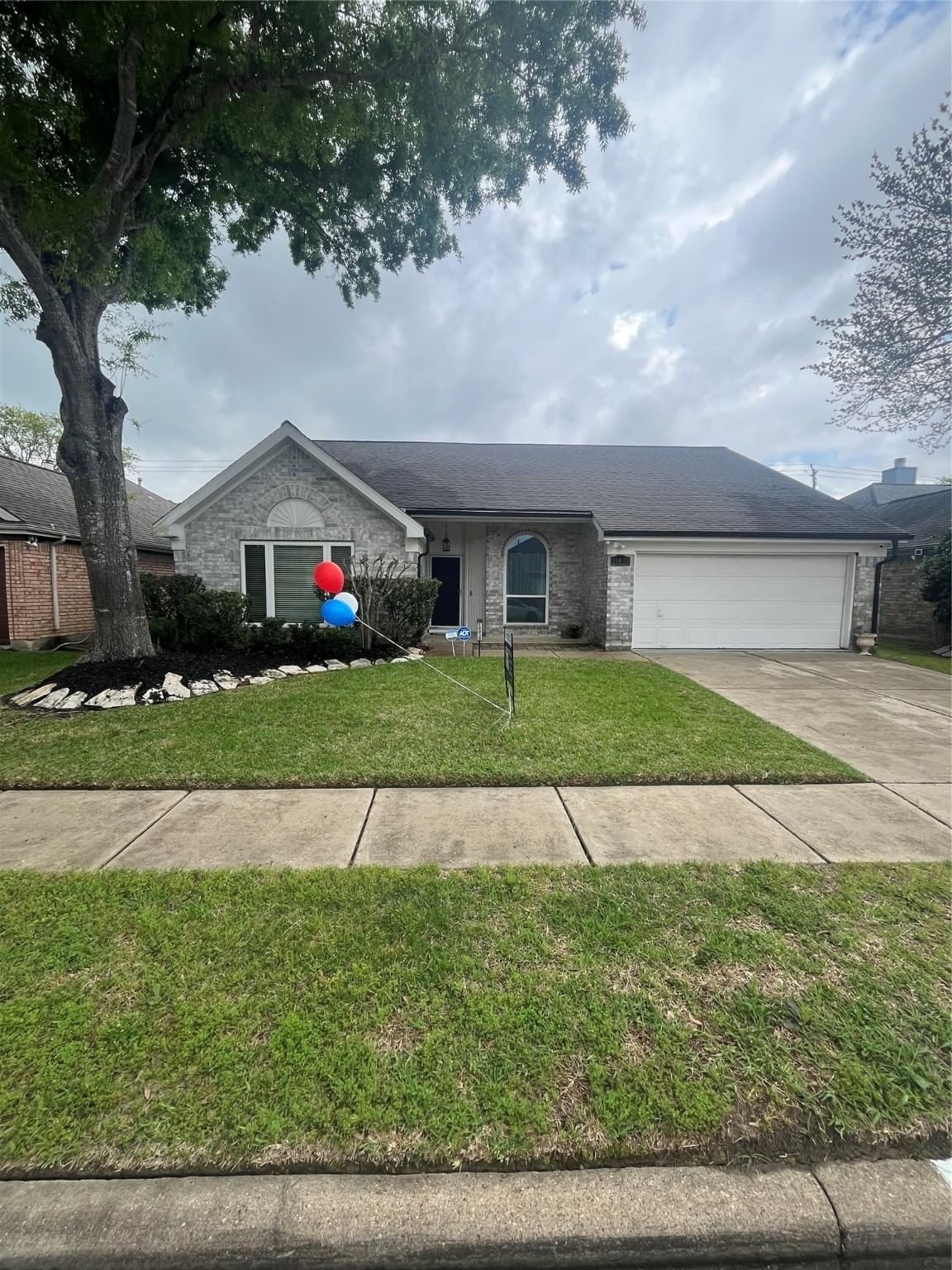Real estate property located at 16039 Surrey Woods, Harris, Heritage Park Sec 12 Amd, Friendswood, TX, US