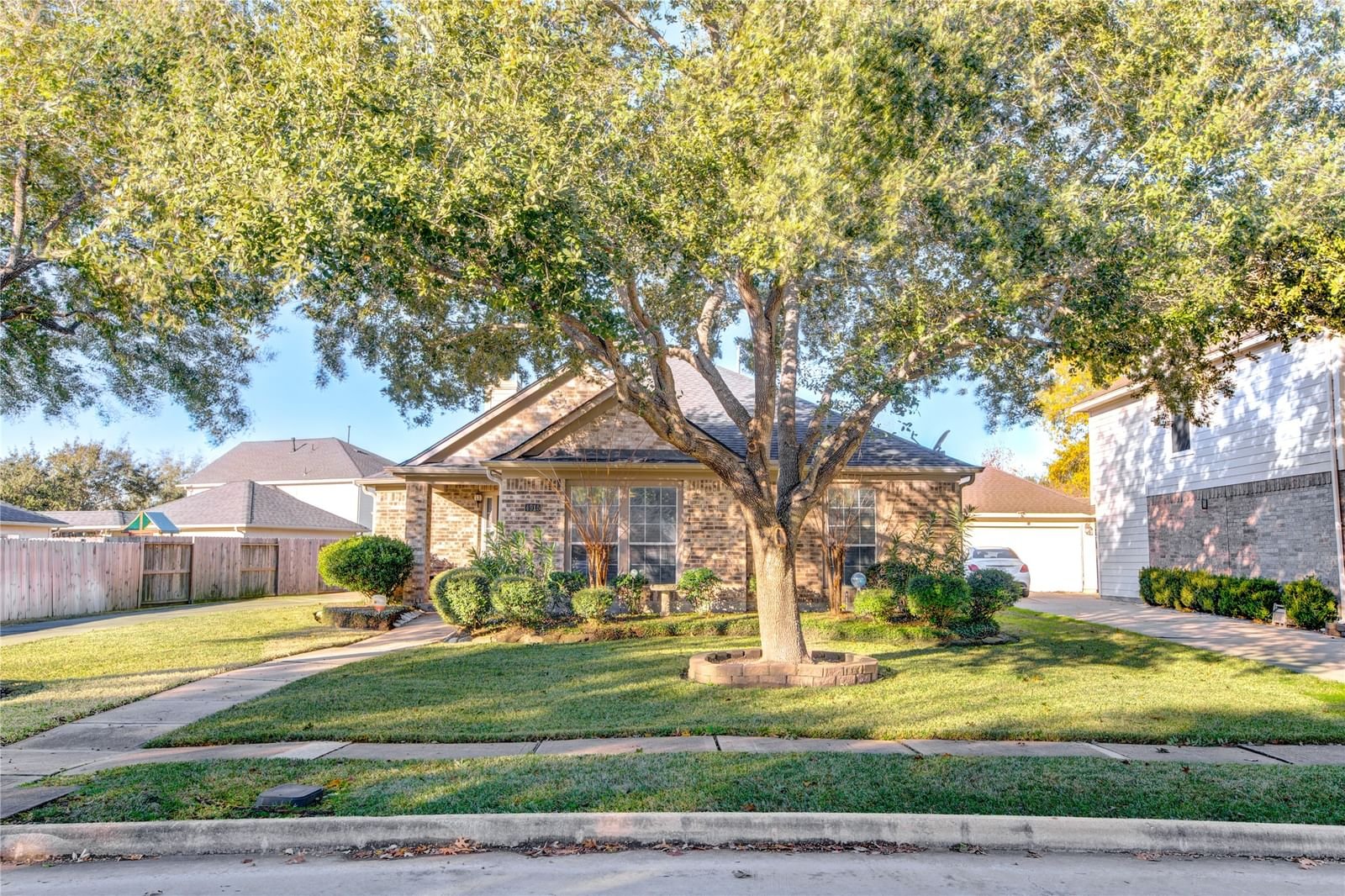 Real estate property located at 4915 Lawson Lake, Fort Bend, Waterside Village, Richmond, TX, US