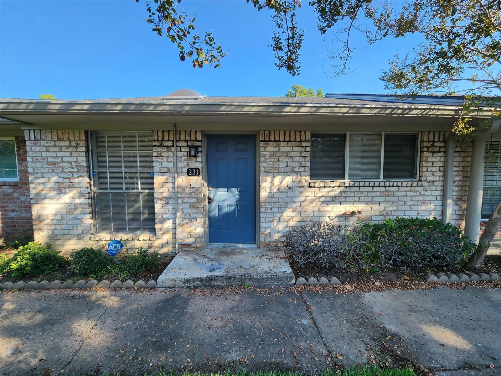 Real estate property located at 231 Tri Oaks #231, Harris, Wilcrest Walk T/H Sec 04 U/R, Houston, TX, US