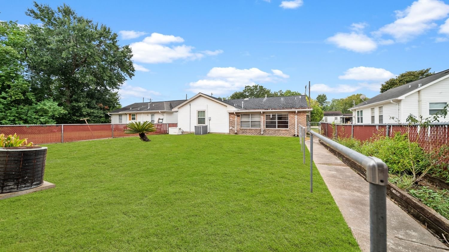Real estate property located at 1305 Avenue H, Harris, South Houston, TX, US