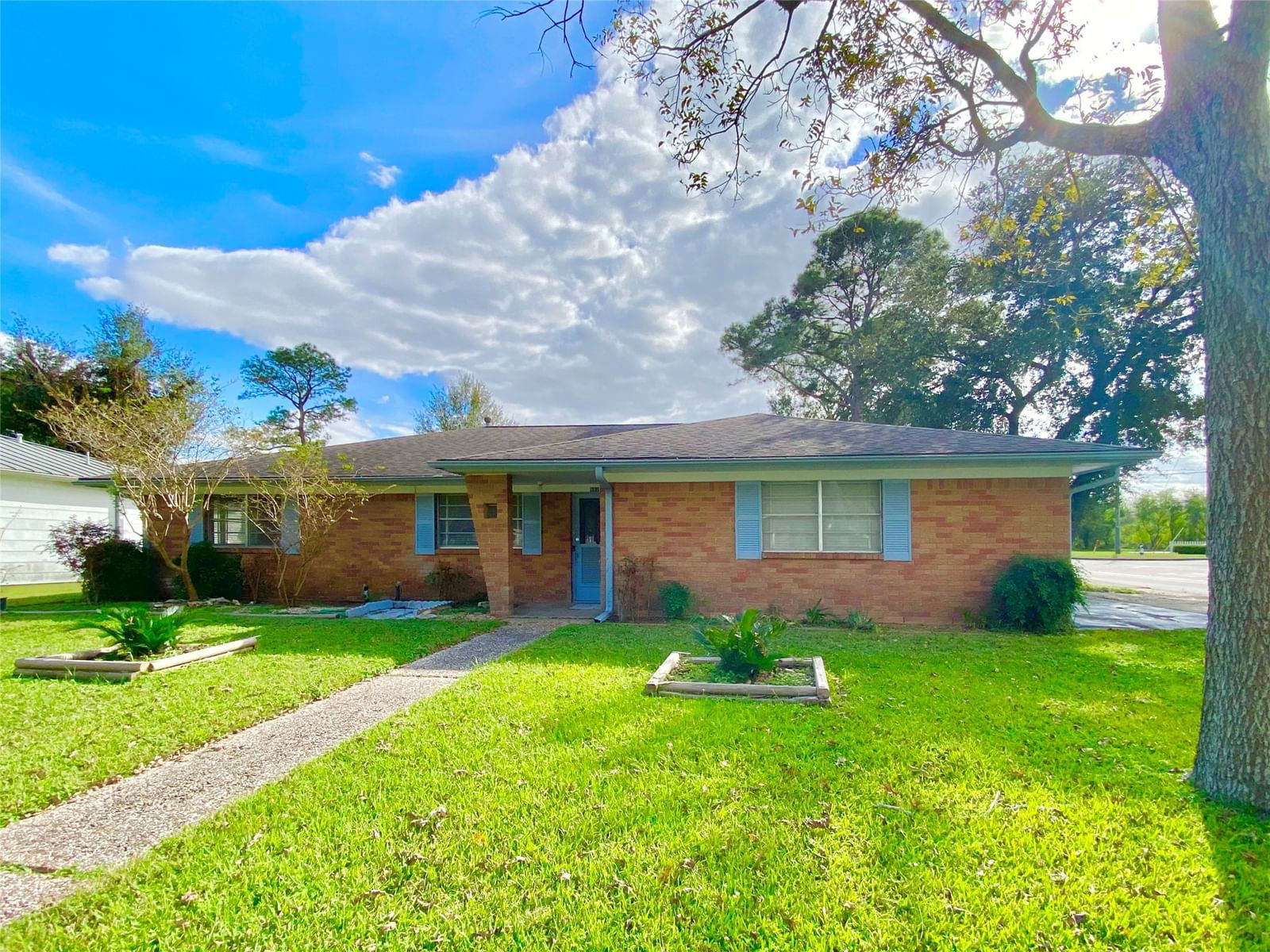 Real estate property located at 802 Bernard, Fort Bend, Stavinoha Sub, Rosenberg, TX, US