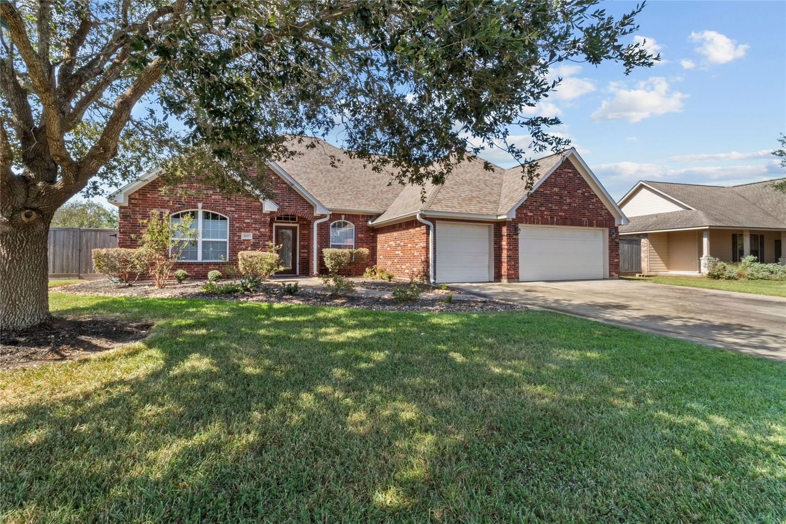 Real estate property located at 1017 Enchanted Oaks, Brazoria, Heritage Oaks Sec 3 A0380 & A, Angleton, TX, US