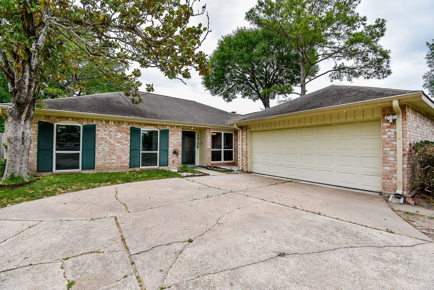 Real estate property located at 14206 Ella Lee, Harris, Briar Village Sec 01, Houston, TX, US
